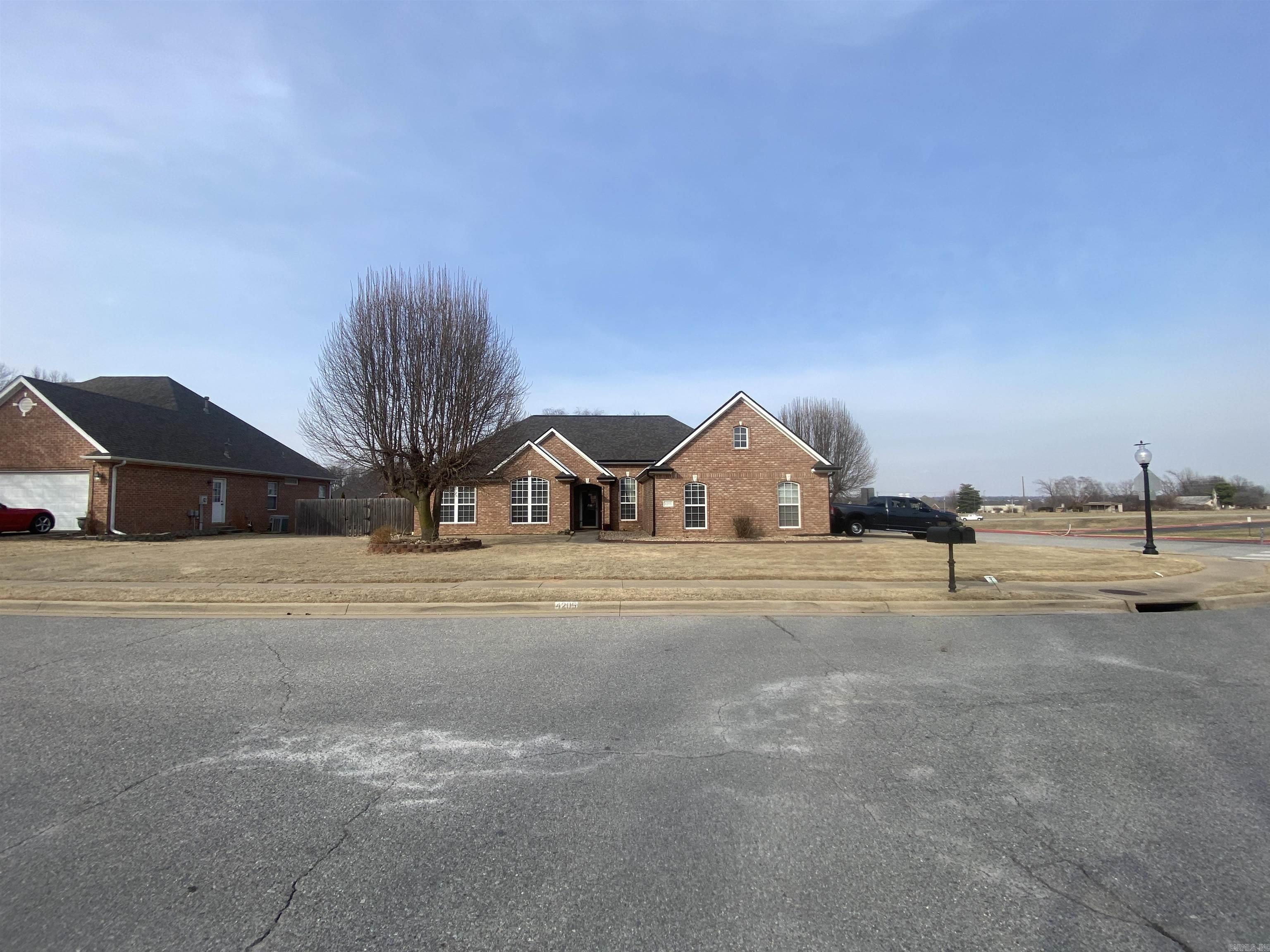 4205 W Braymore  Rogers, AR