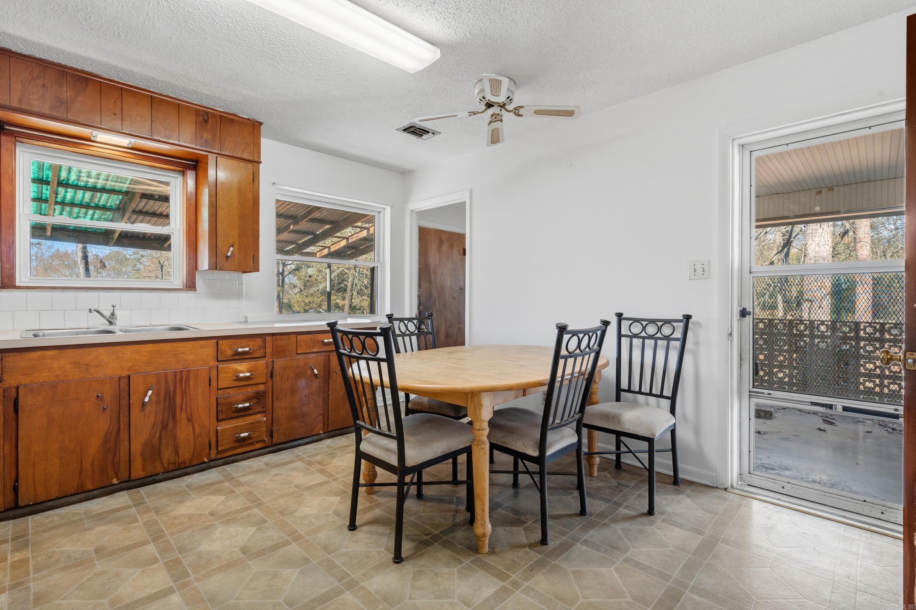 2211 Lakeshore Dr  Hot Springs, AR