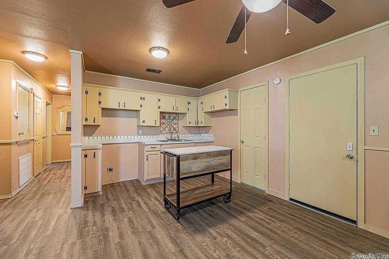 912 Greenlea Dr  North Little Rock, AR