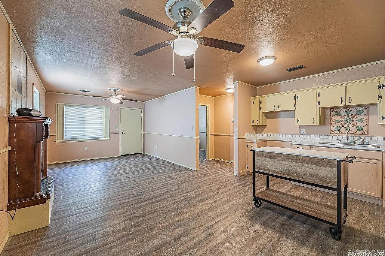 912 Greenlea Dr  North Little Rock, AR