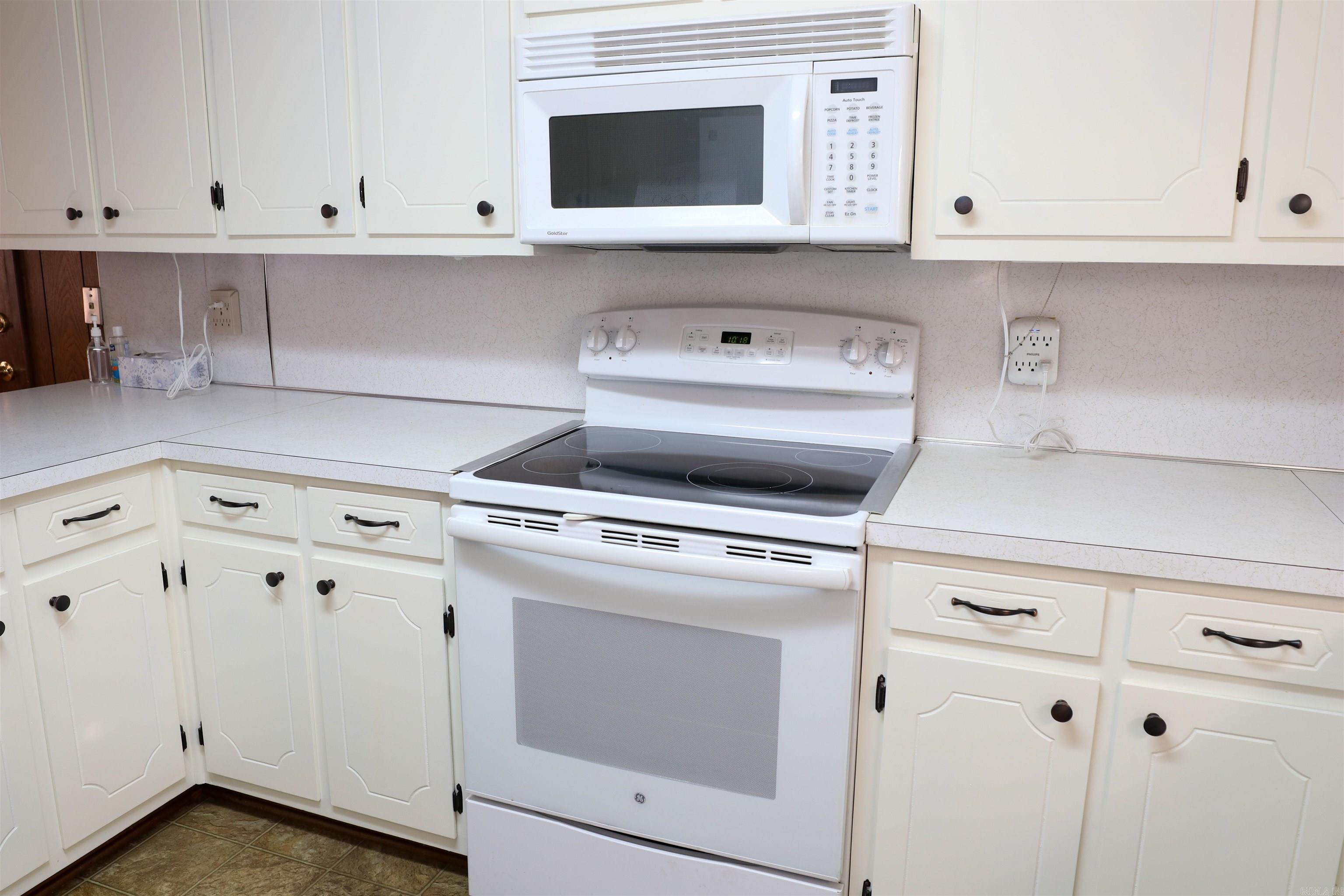 111 LEEWOOD Drive Arkadelphia, AR 71923