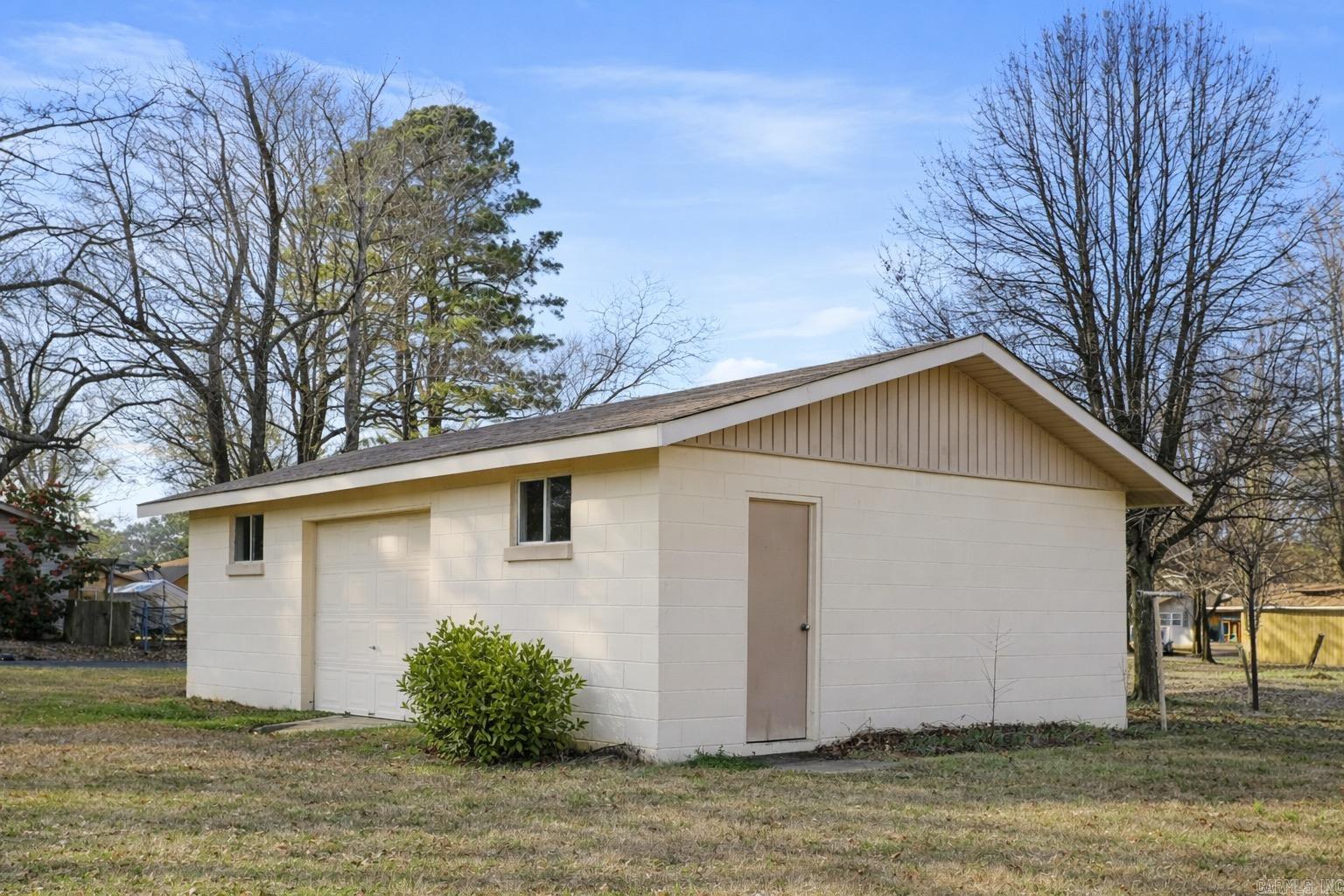 111 LEEWOOD Drive Arkadelphia, AR 71923