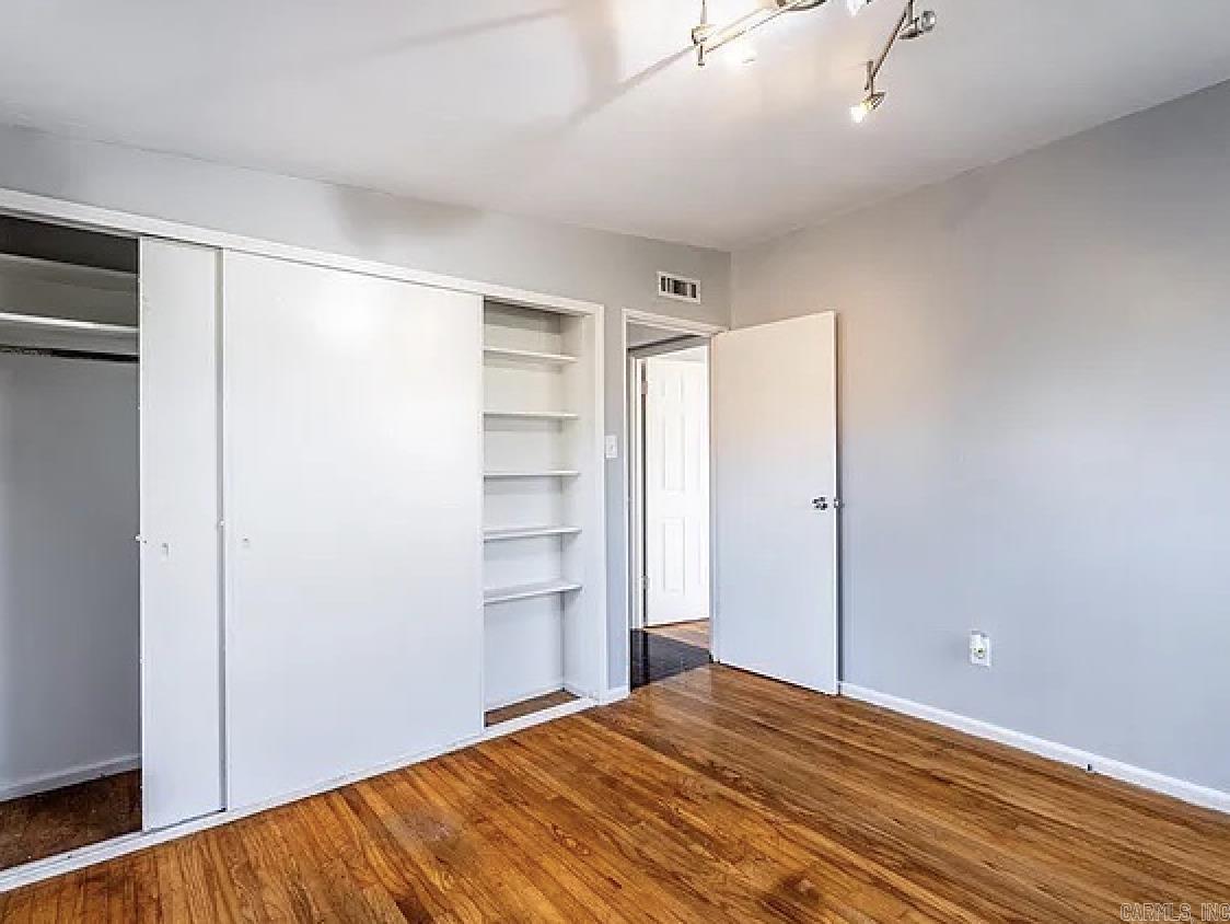 64 S Meadowcliff Dr  Little Rock, AR