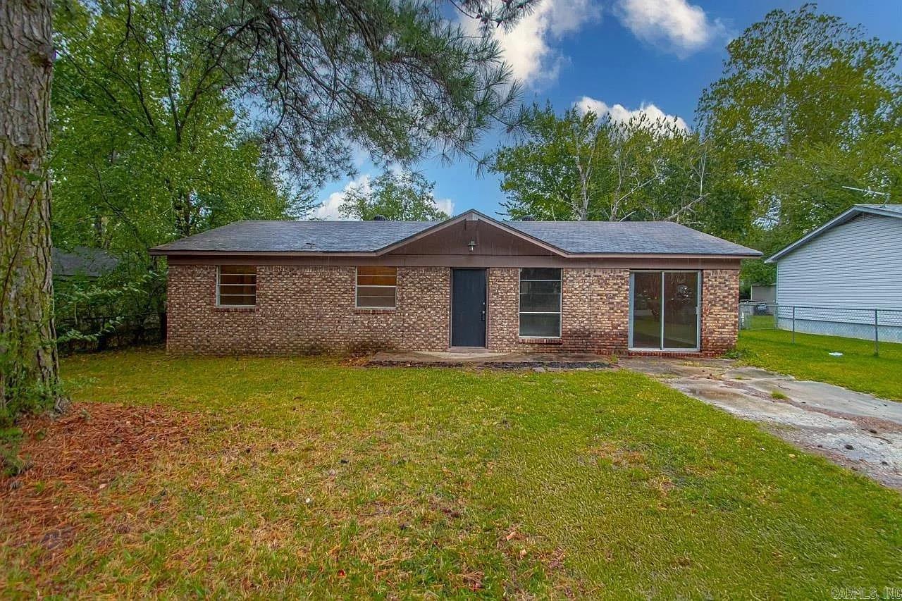 17 Compass Point St  Sherwood, AR