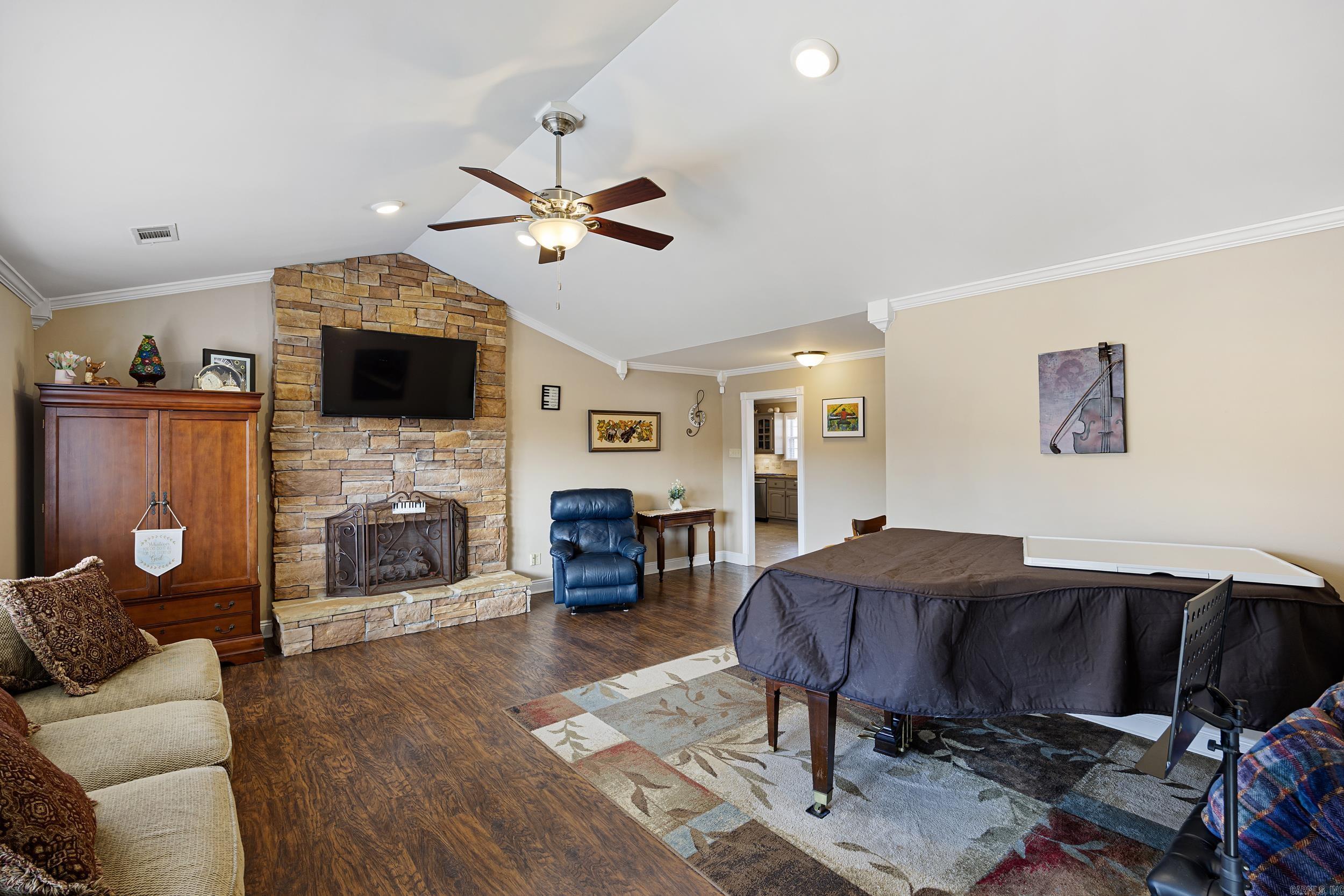 2310 W 7th  Russellville, AR