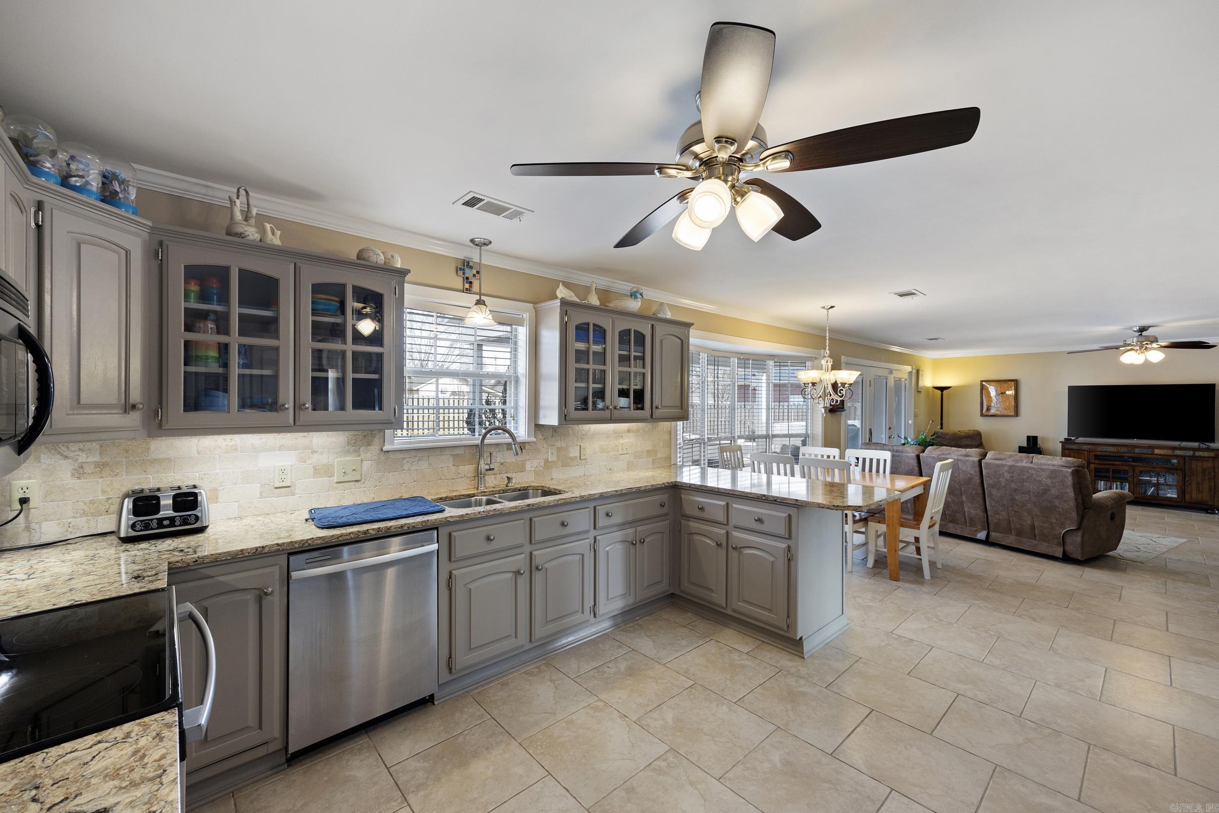 2310 W 7th  Russellville, AR