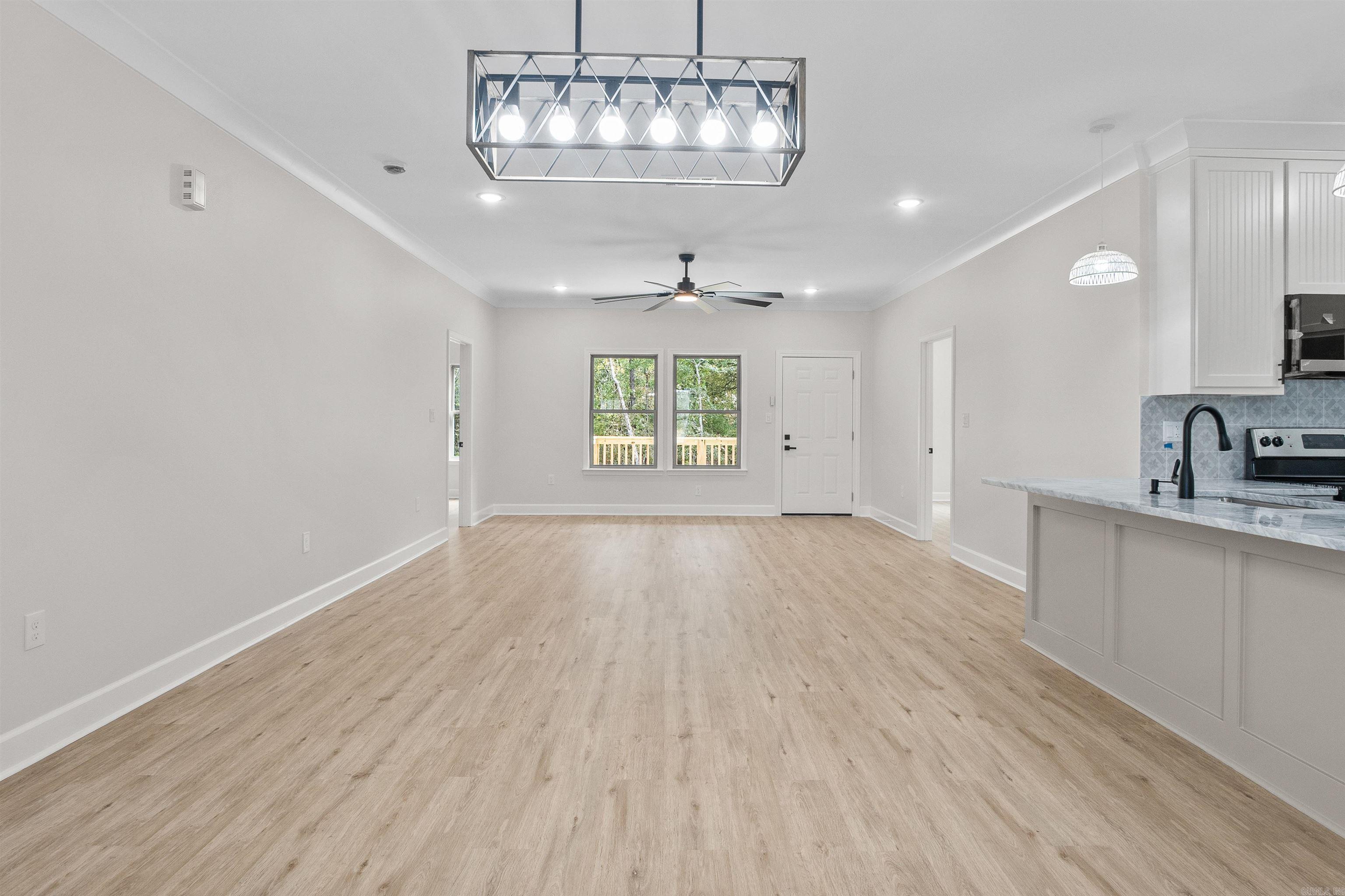 514 Madeleine  Austin, AR