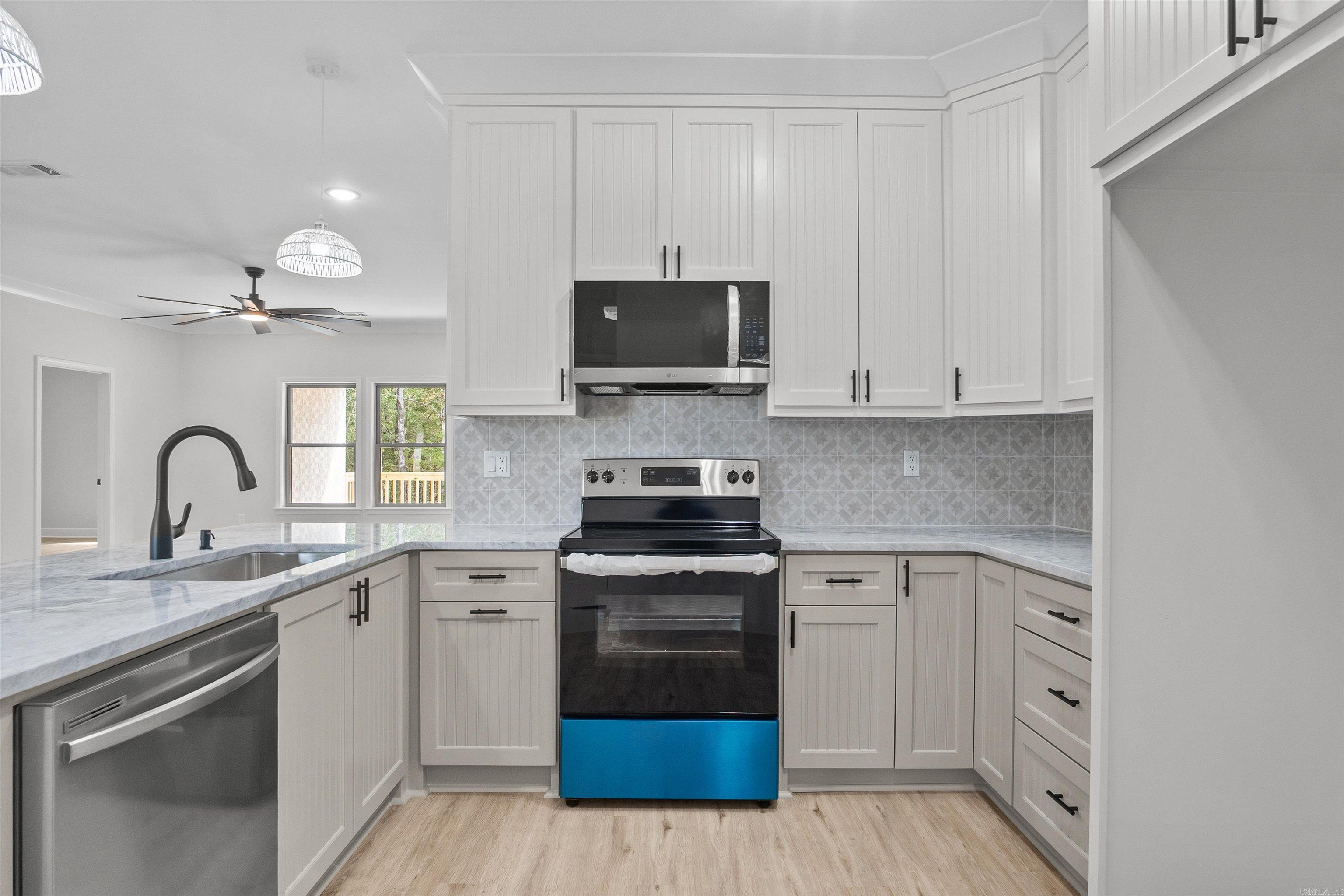 514 Madeleine  Austin, AR