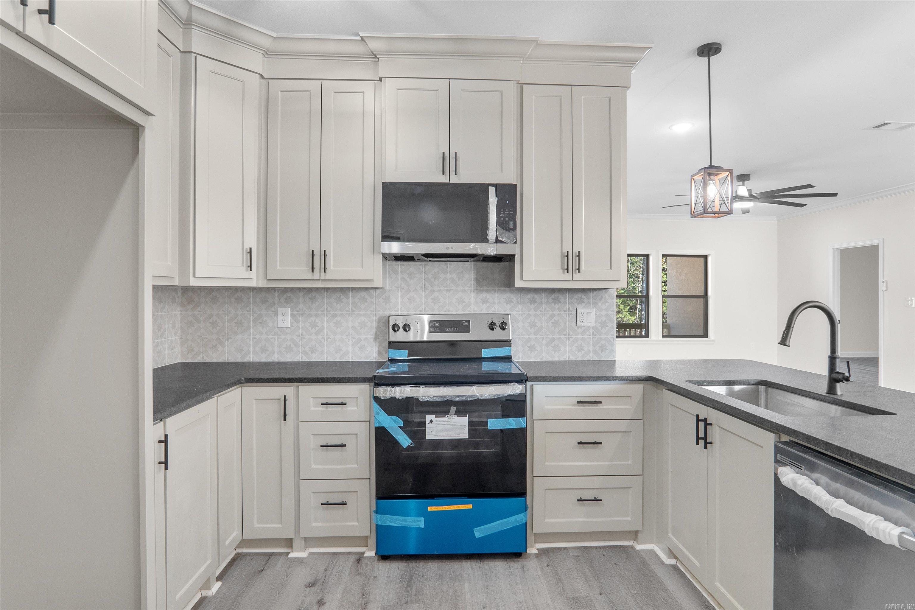 506 Madeleine  Austin, AR