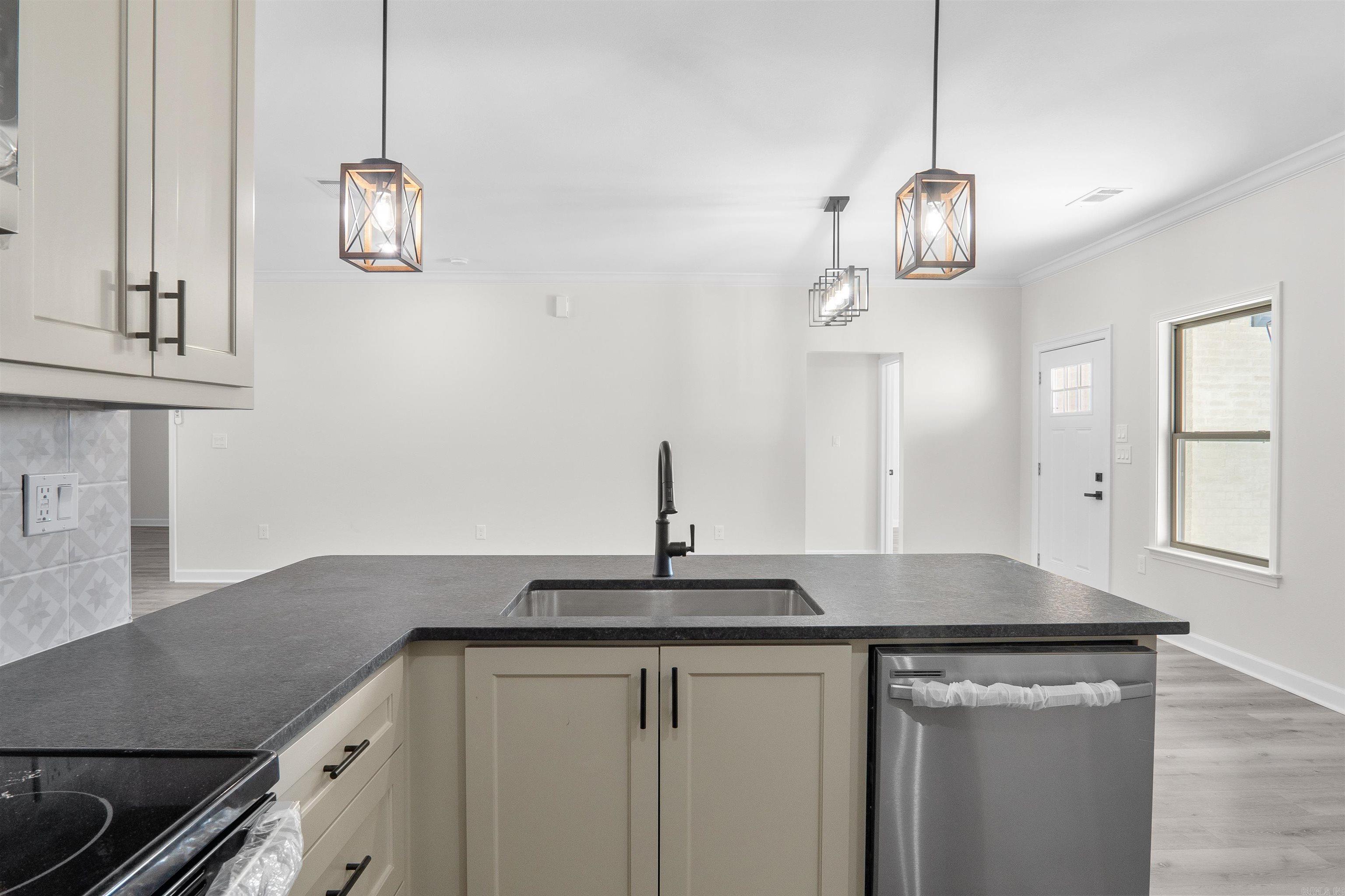 506 Madeleine  Austin, AR