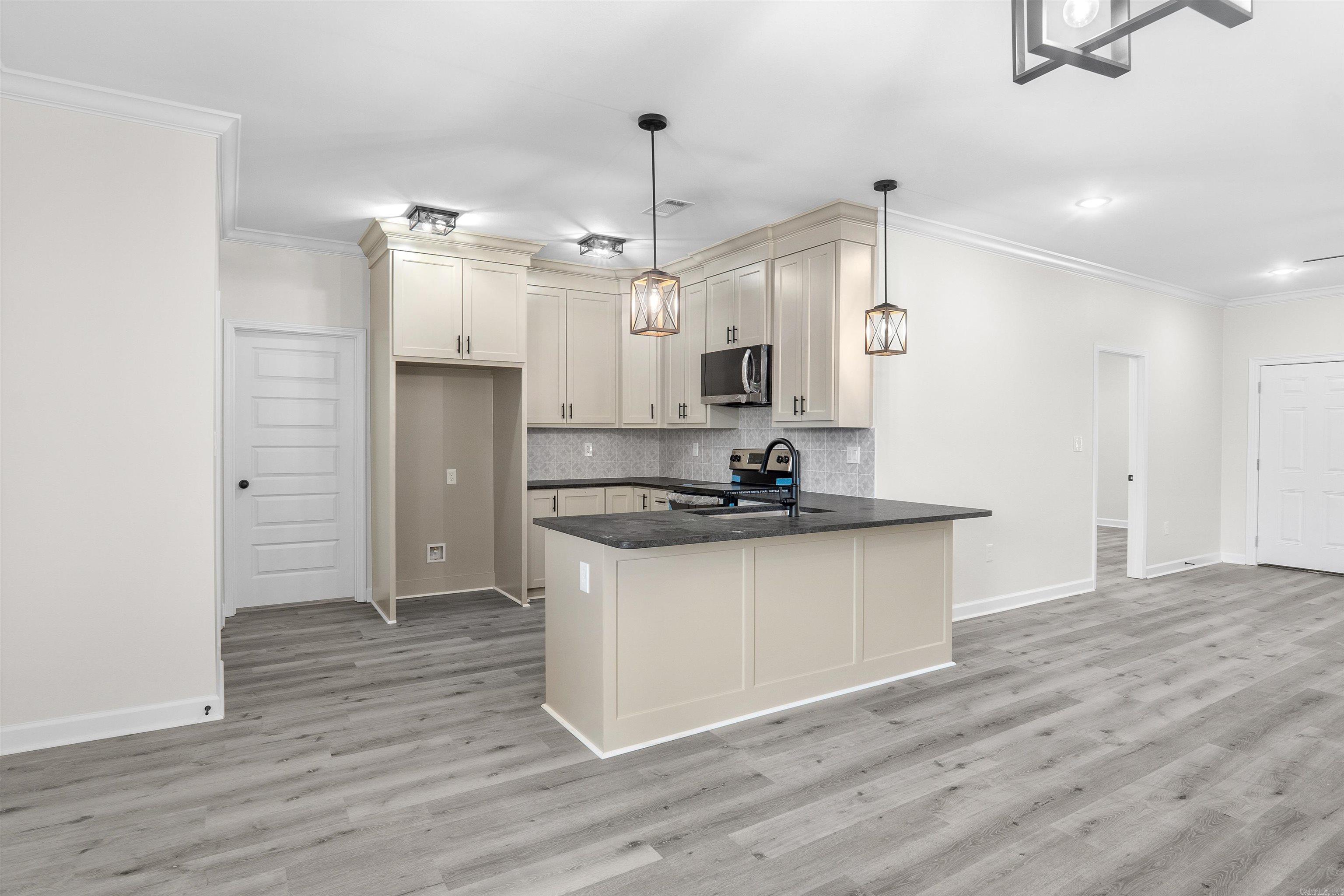 506 Madeleine  Austin, AR