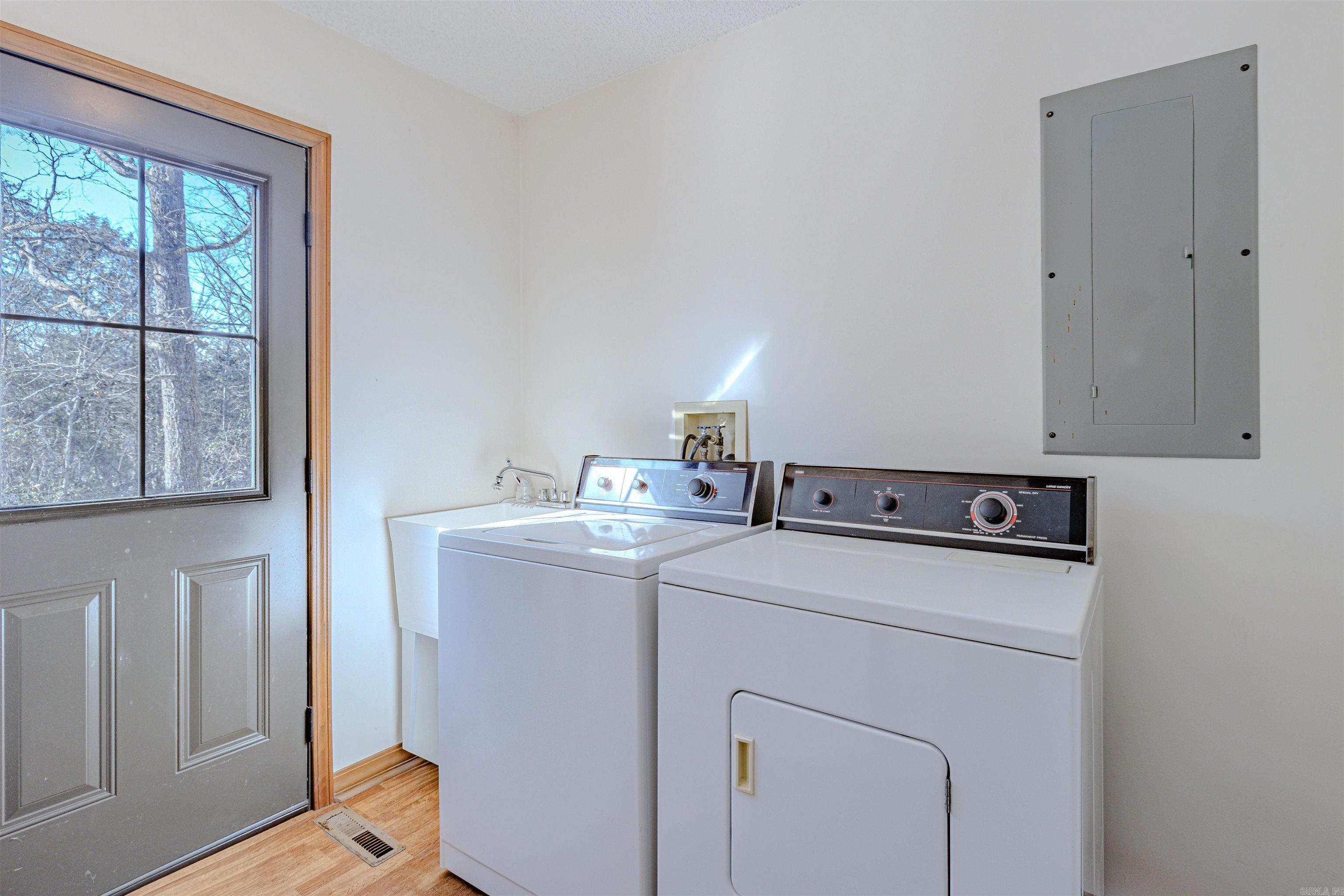 1017 Peace Valley Road  Ash Flat, AR