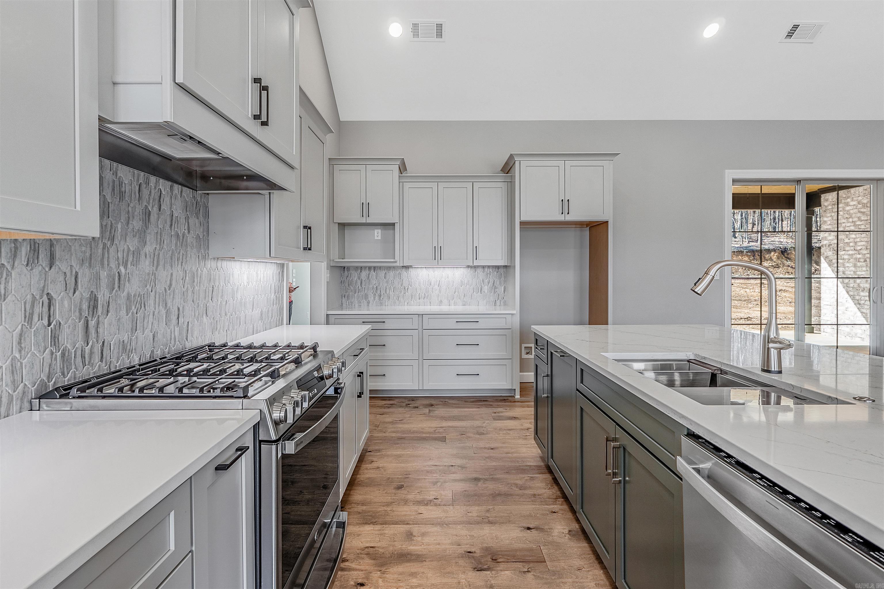 7 West Lake Lane Little Rock, AR 72210