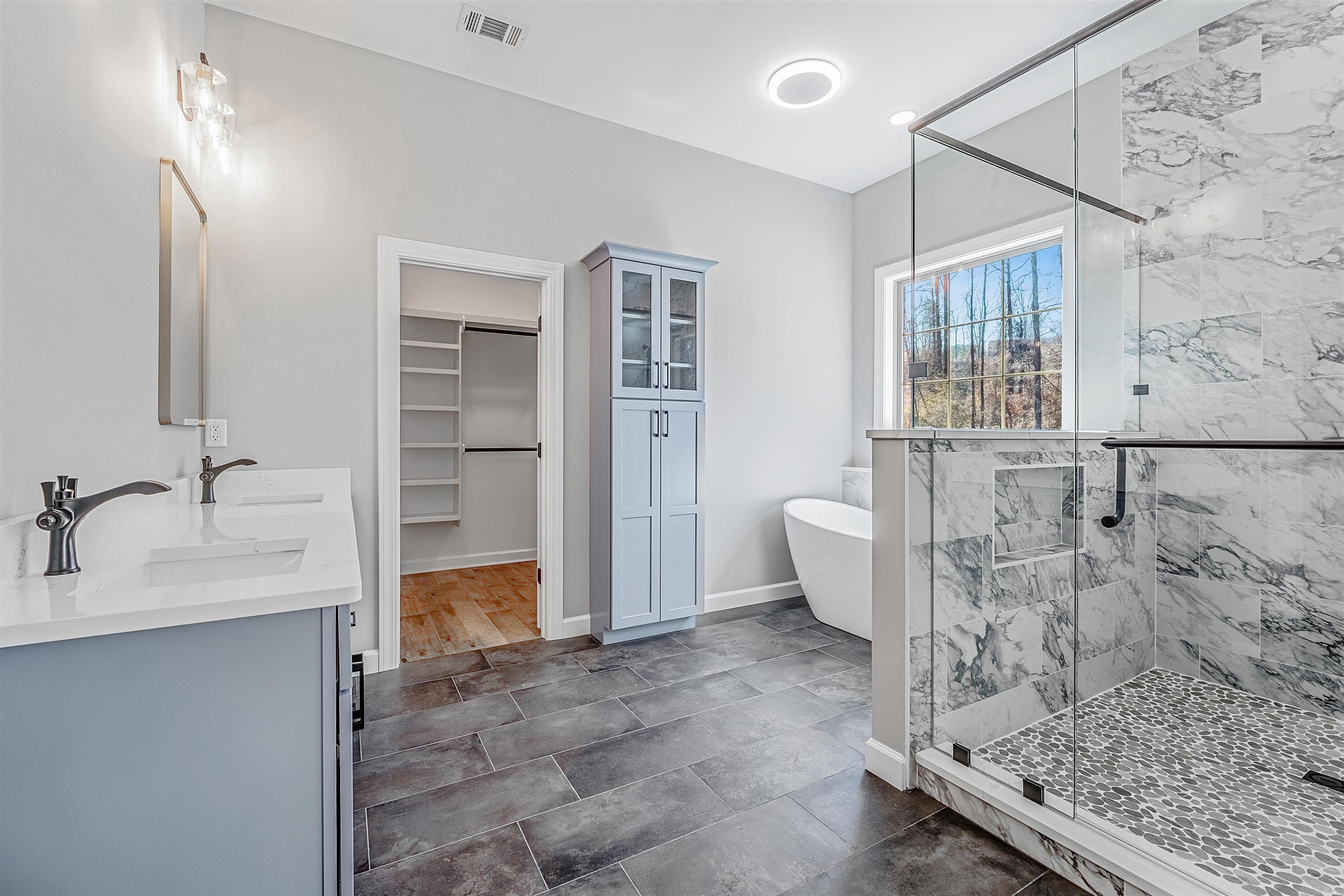 7 West Lake Lane Little Rock, AR 72210