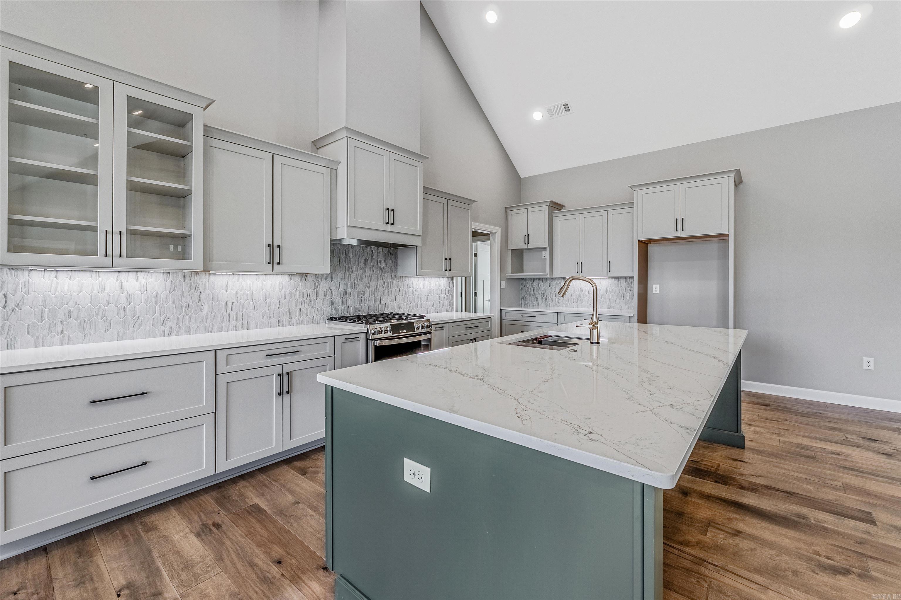 7 West Lake Lane Little Rock, AR 72210