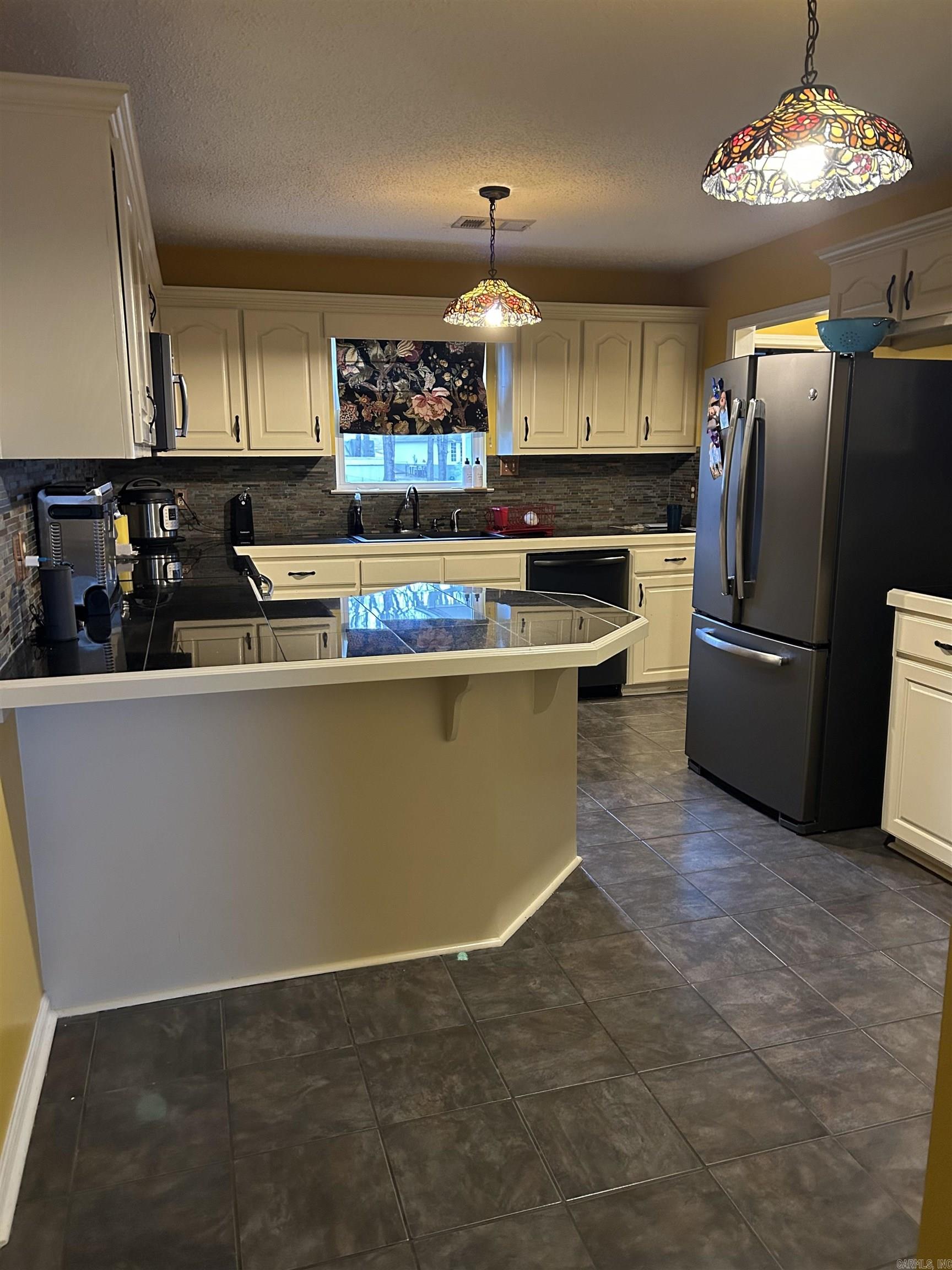 21632 Eddie  Hensley, AR