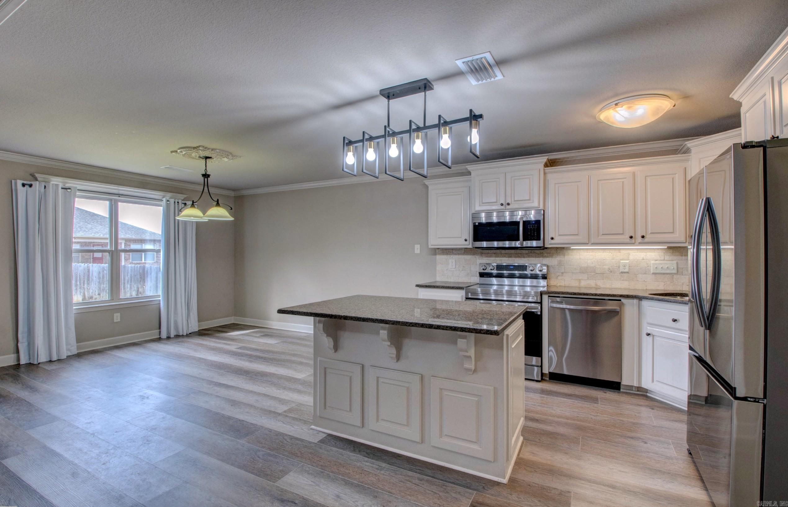 56 Huntington  Austin, AR