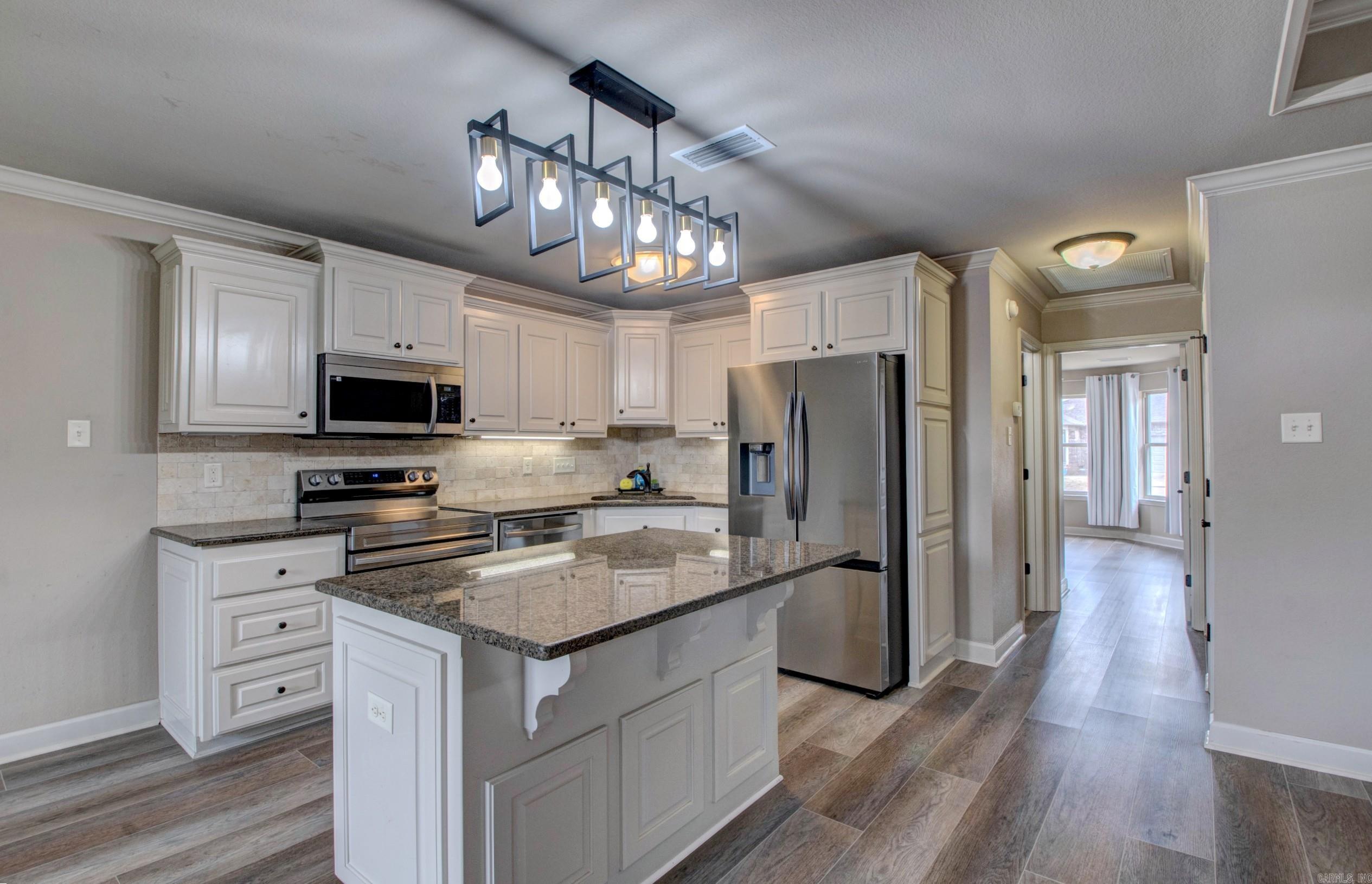 56 Huntington  Austin, AR