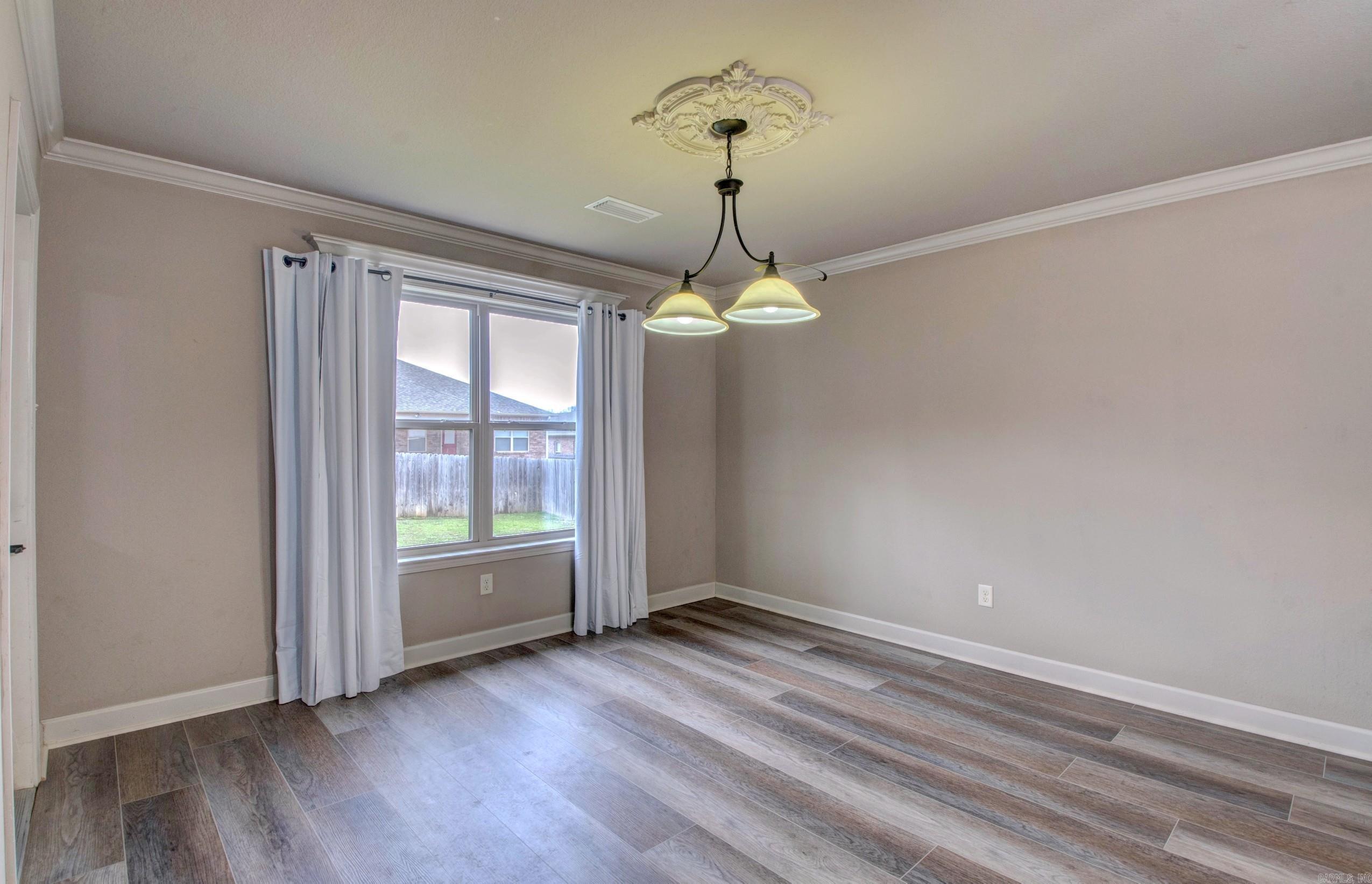 56 Huntington  Austin, AR