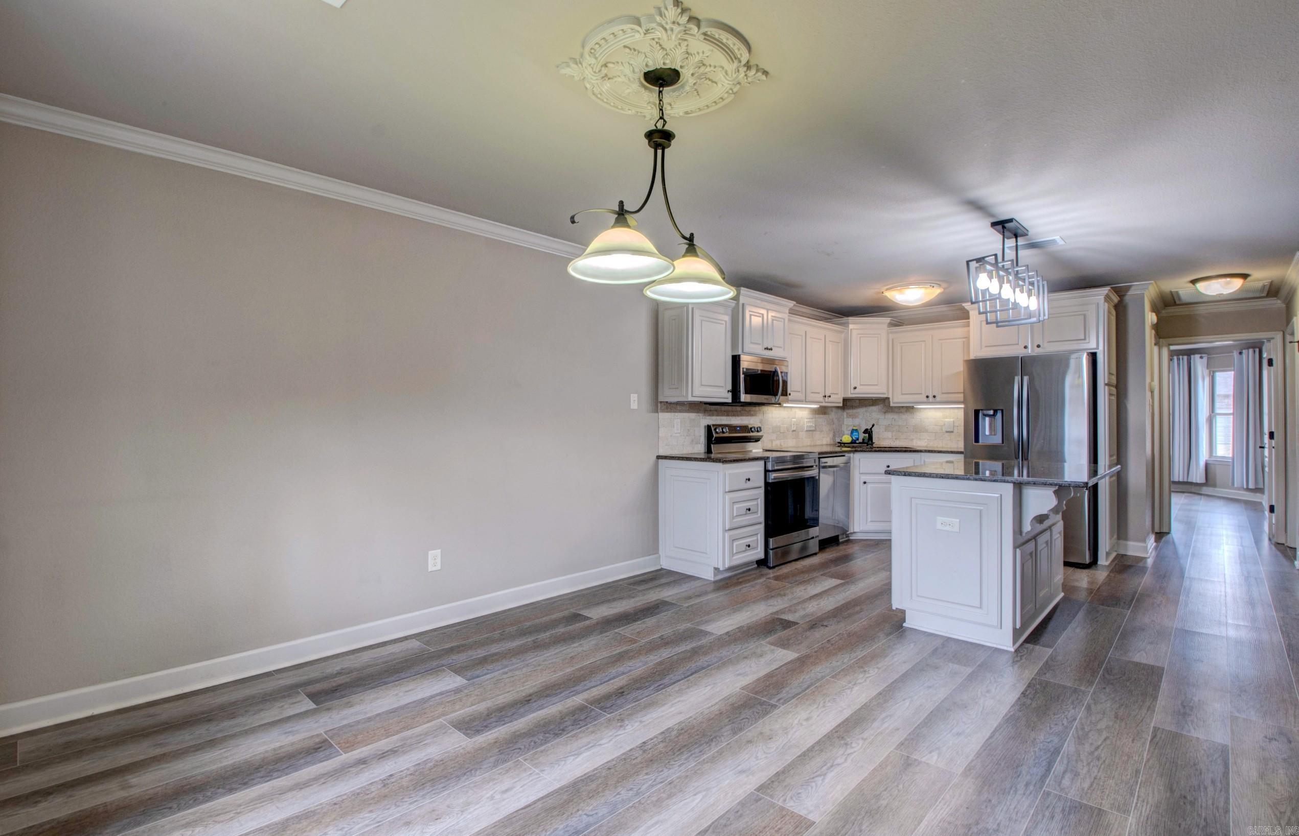 56 Huntington  Austin, AR