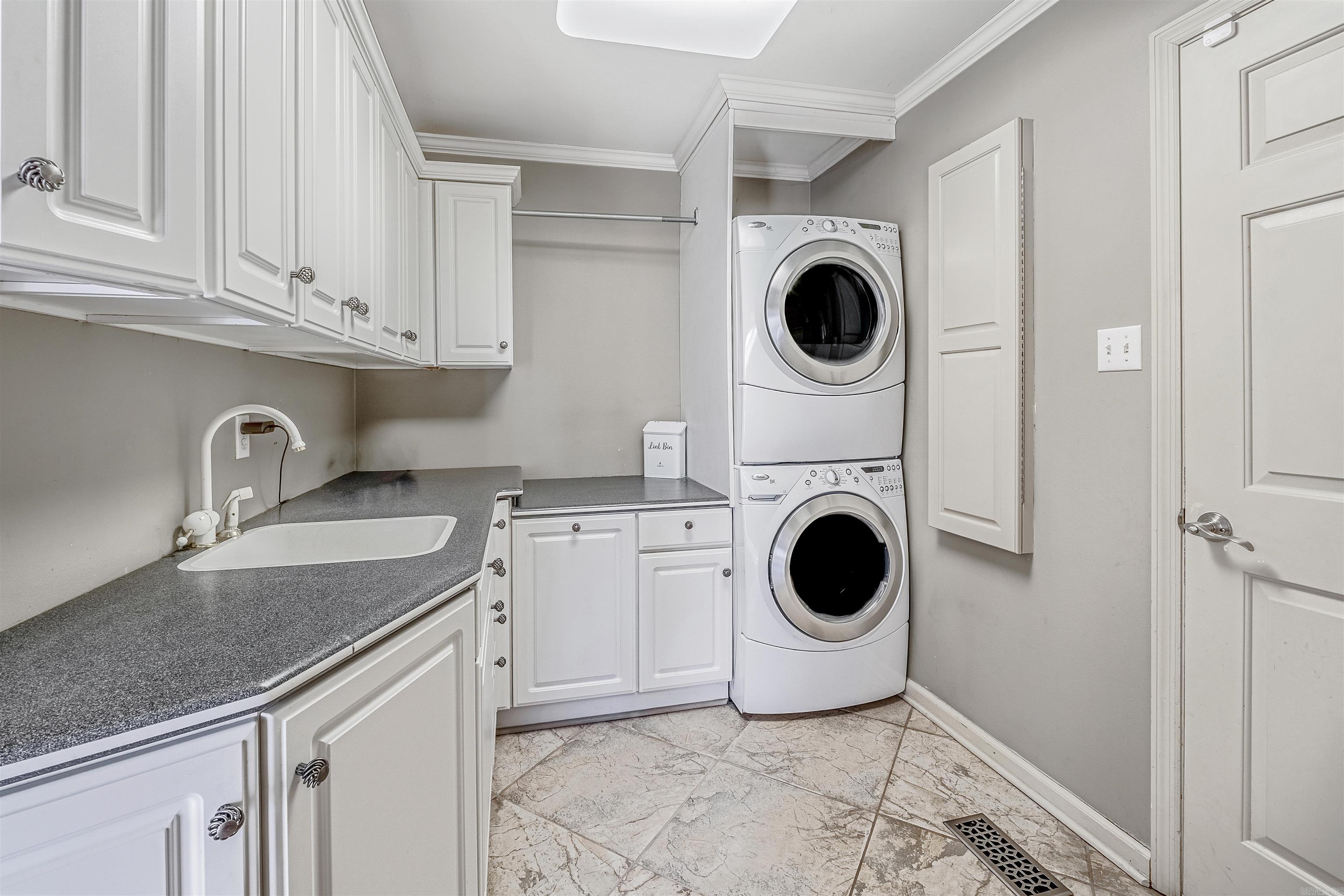 10 St. Thomas Ct.  Little Rock, AR