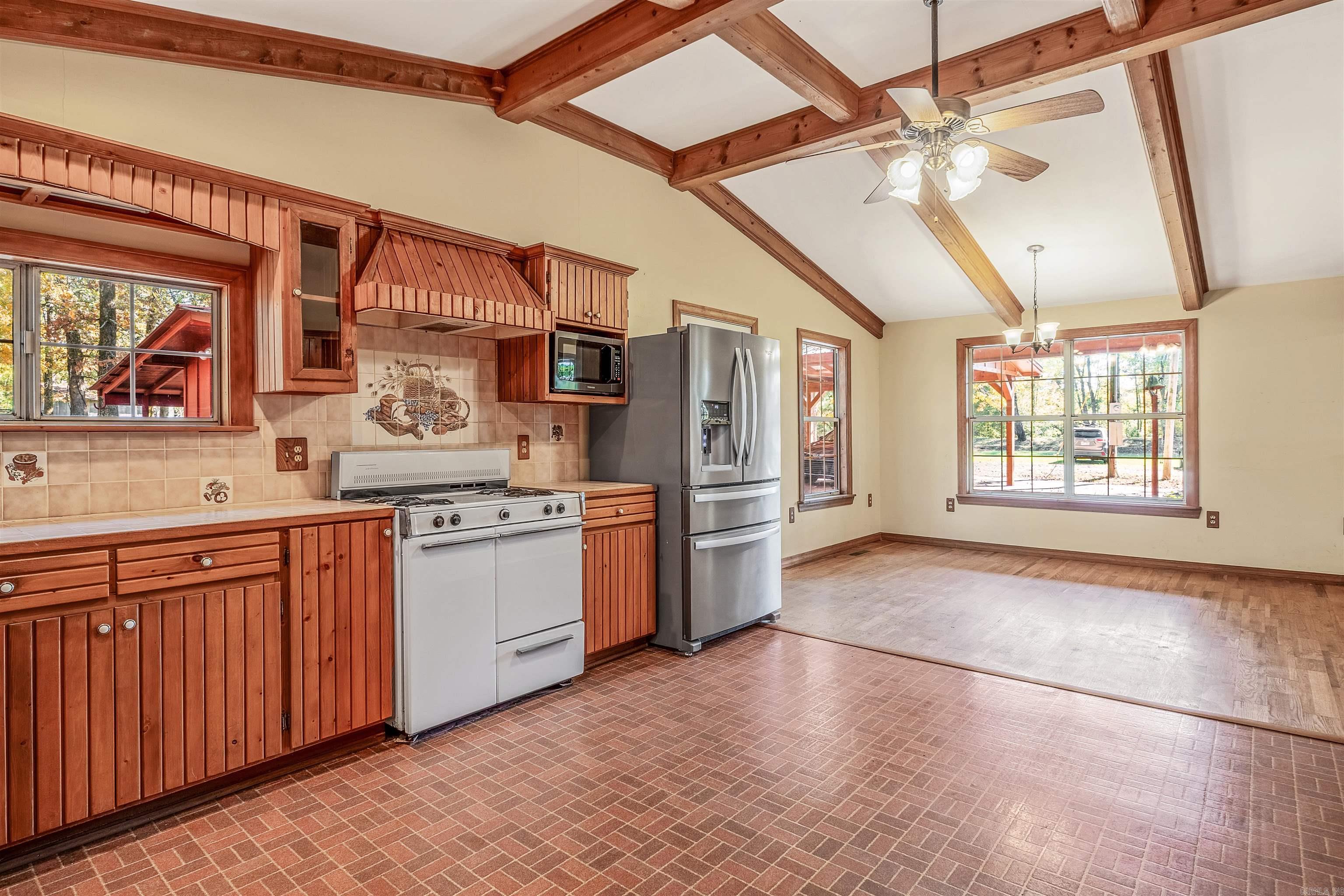 86 Arrowhead Rd.  Greenbrier, AR