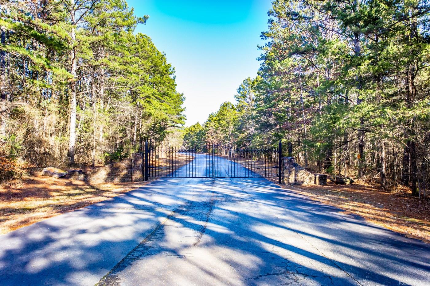 000 WOODS LANE  Clinton, AR