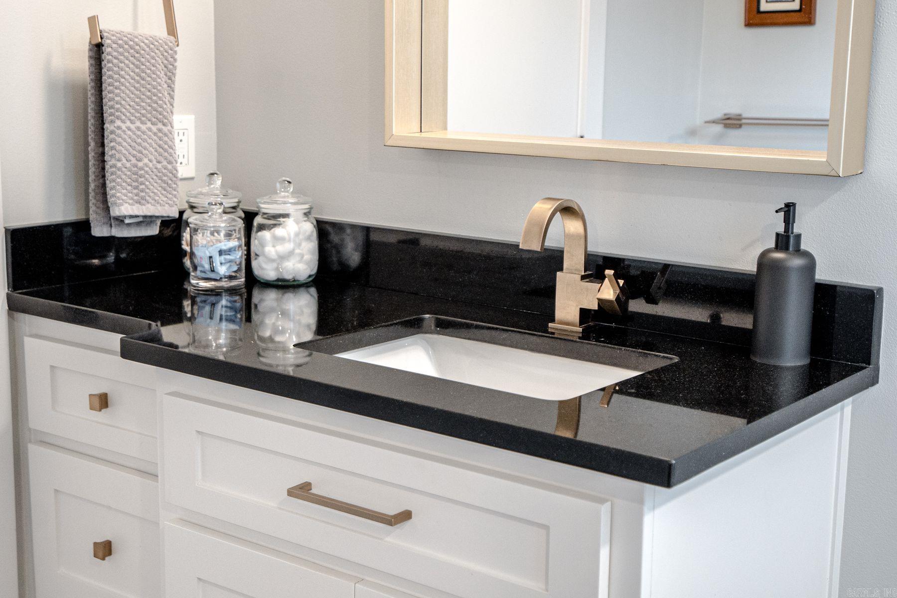 1113 Twin Points Road  Hot Springs, AR