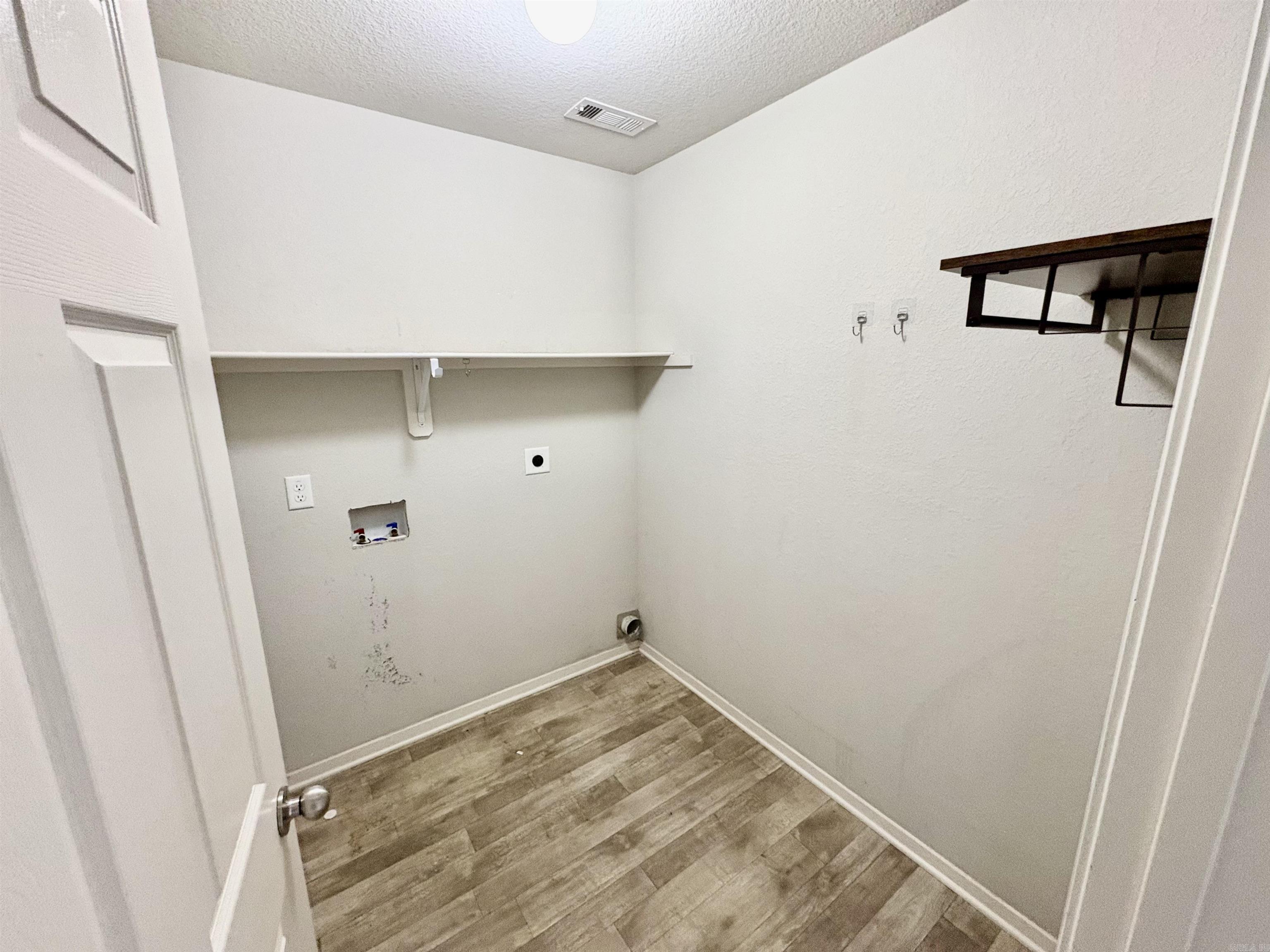 12 Summer Breeze Rd Conway, AR 72032