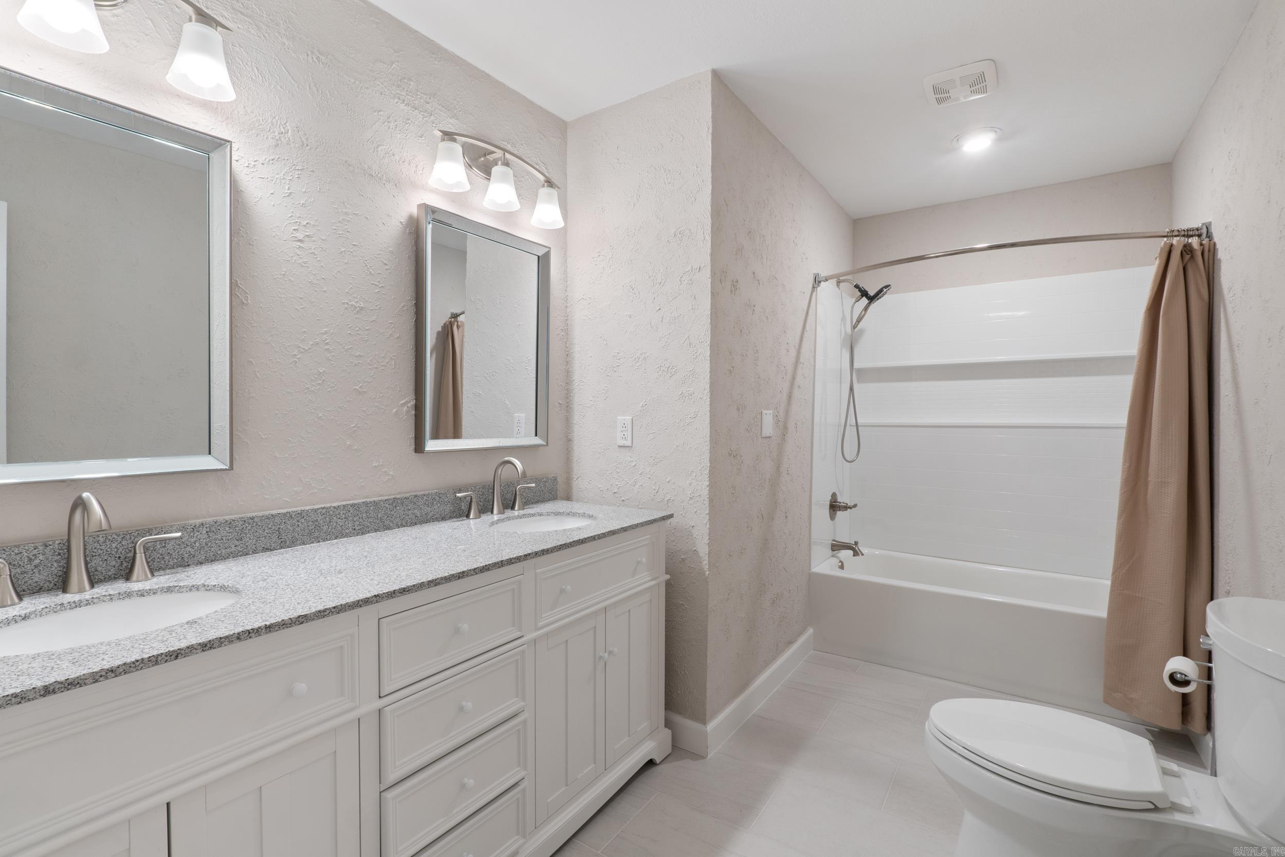 15364 Twin Pines Road  Lowell, AR