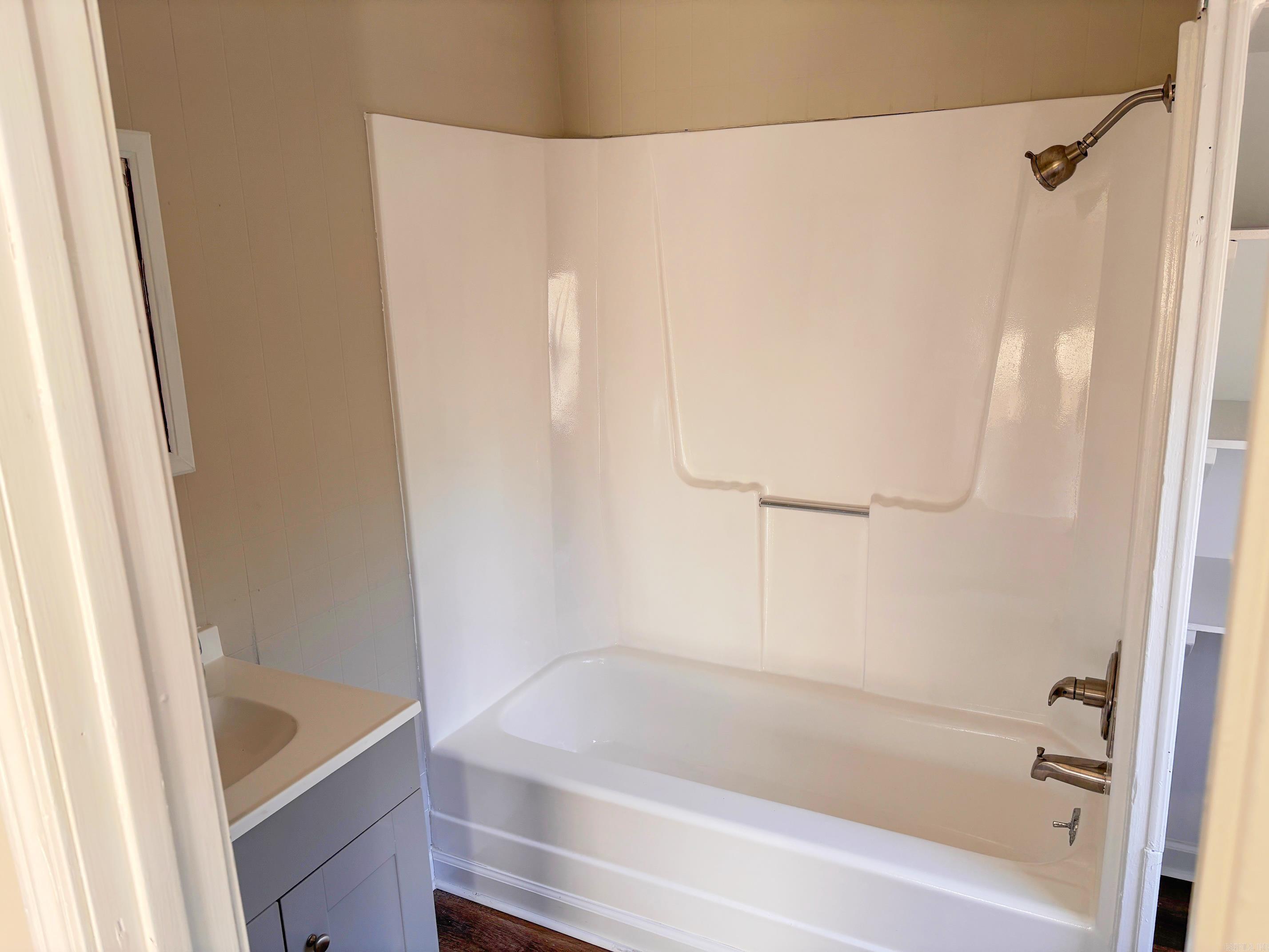 809 N Fairview  Mammoth Spring, AR