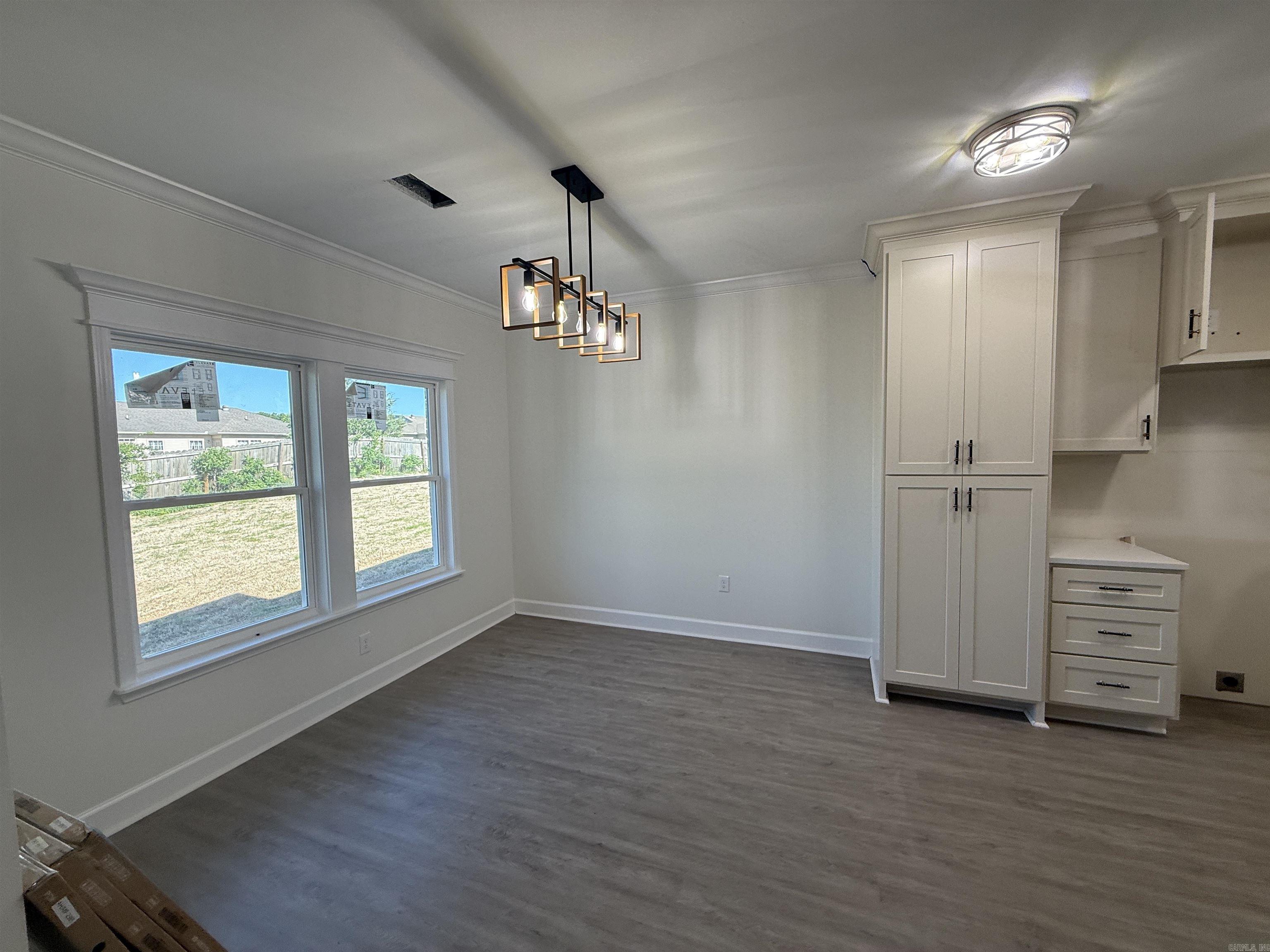 513 Madeleine  Austin, AR