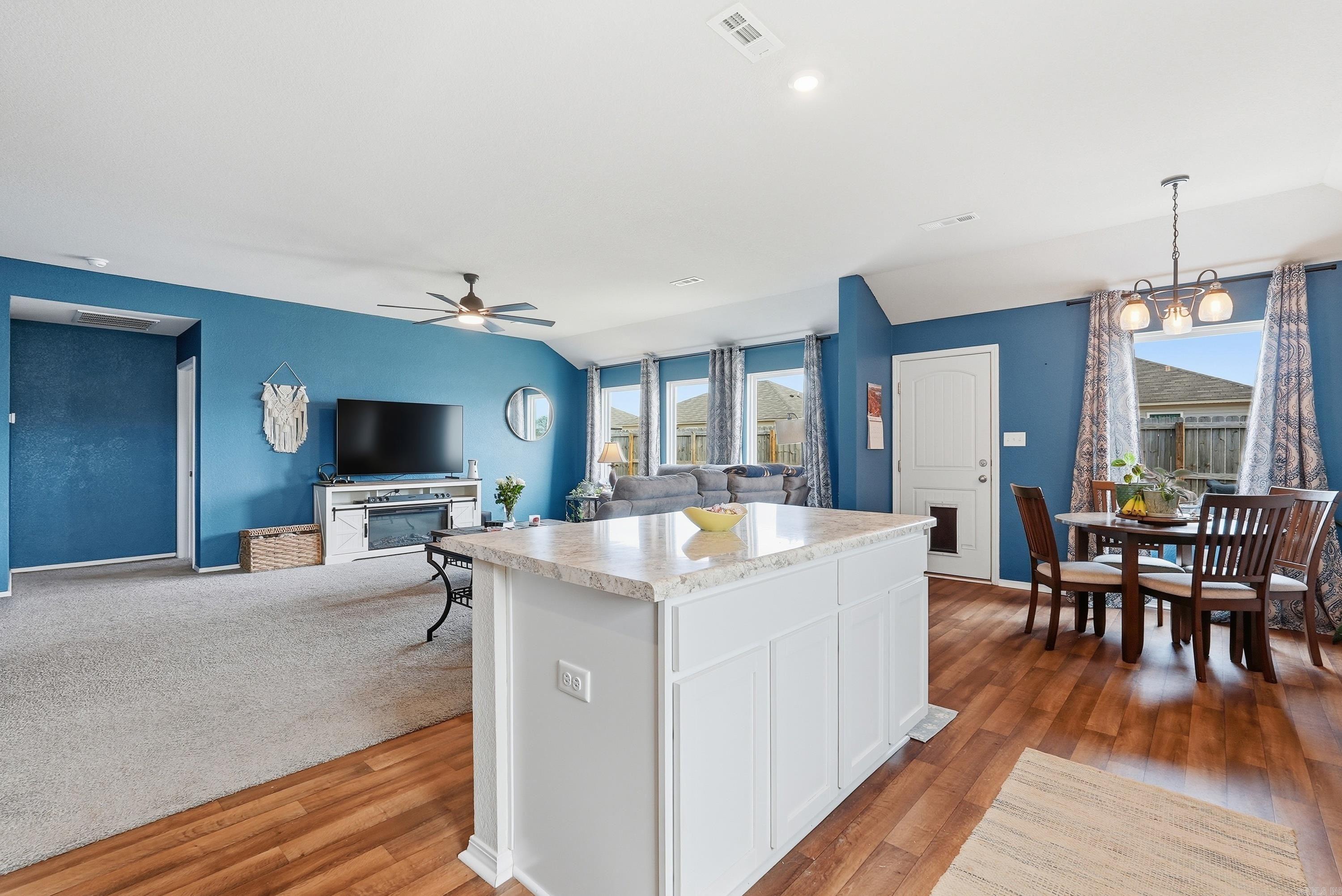 2 Farmhouse  Vilonia, AR