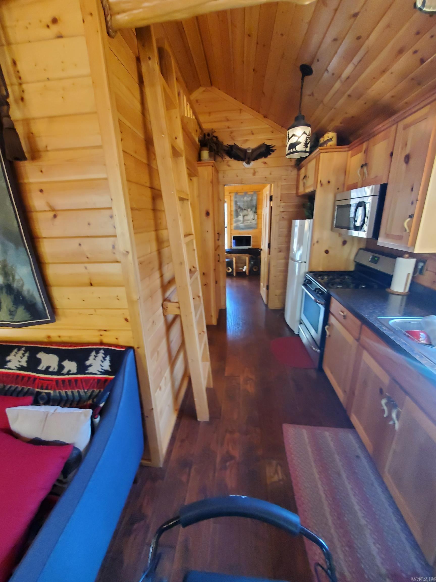 567 Shack Ceek Lane Mena, AR 71953