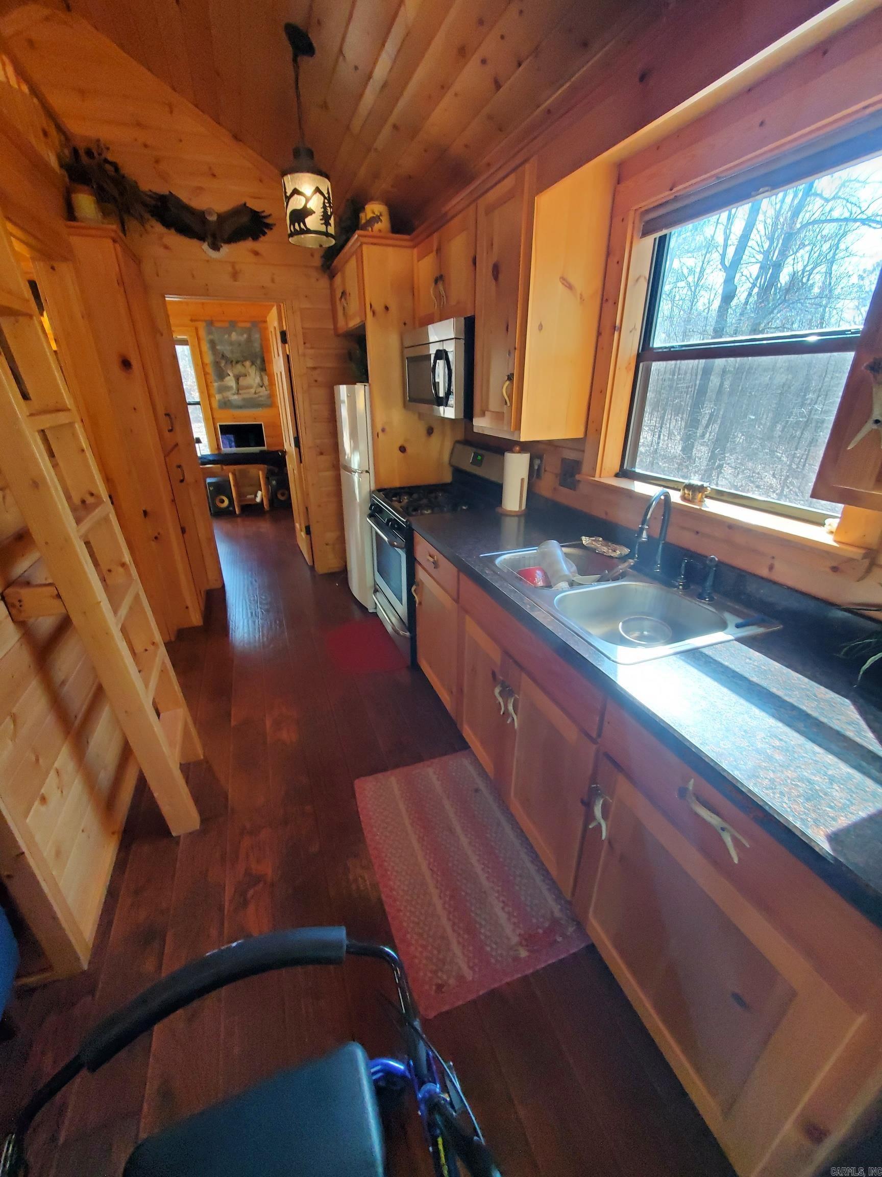 567 Shack Ceek Lane Mena, AR 71953