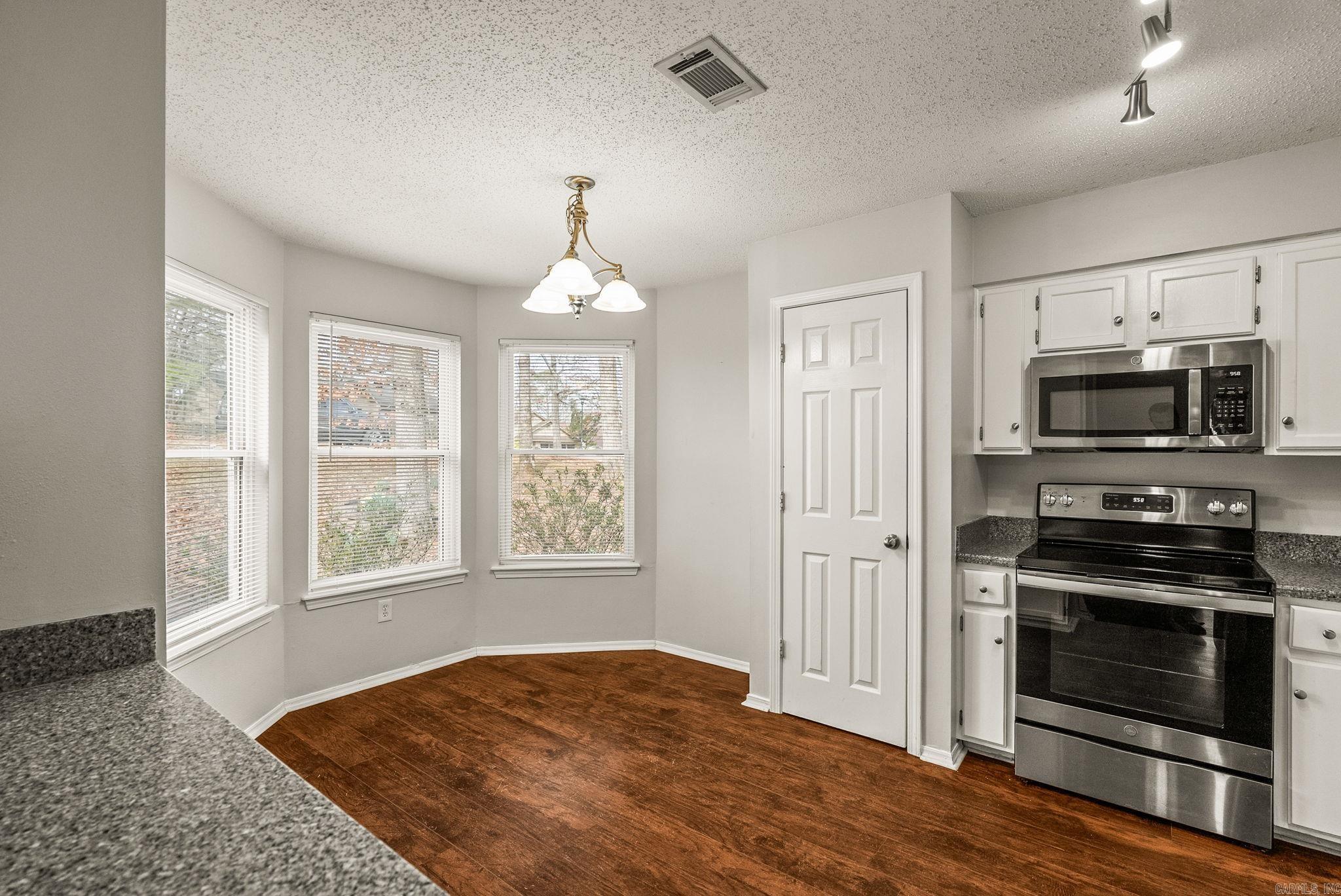 40 Oakridge  Maumelle, AR