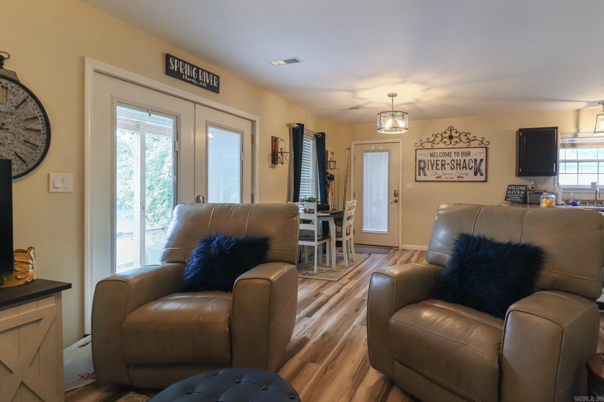 19 E Valley  Hardy, AR