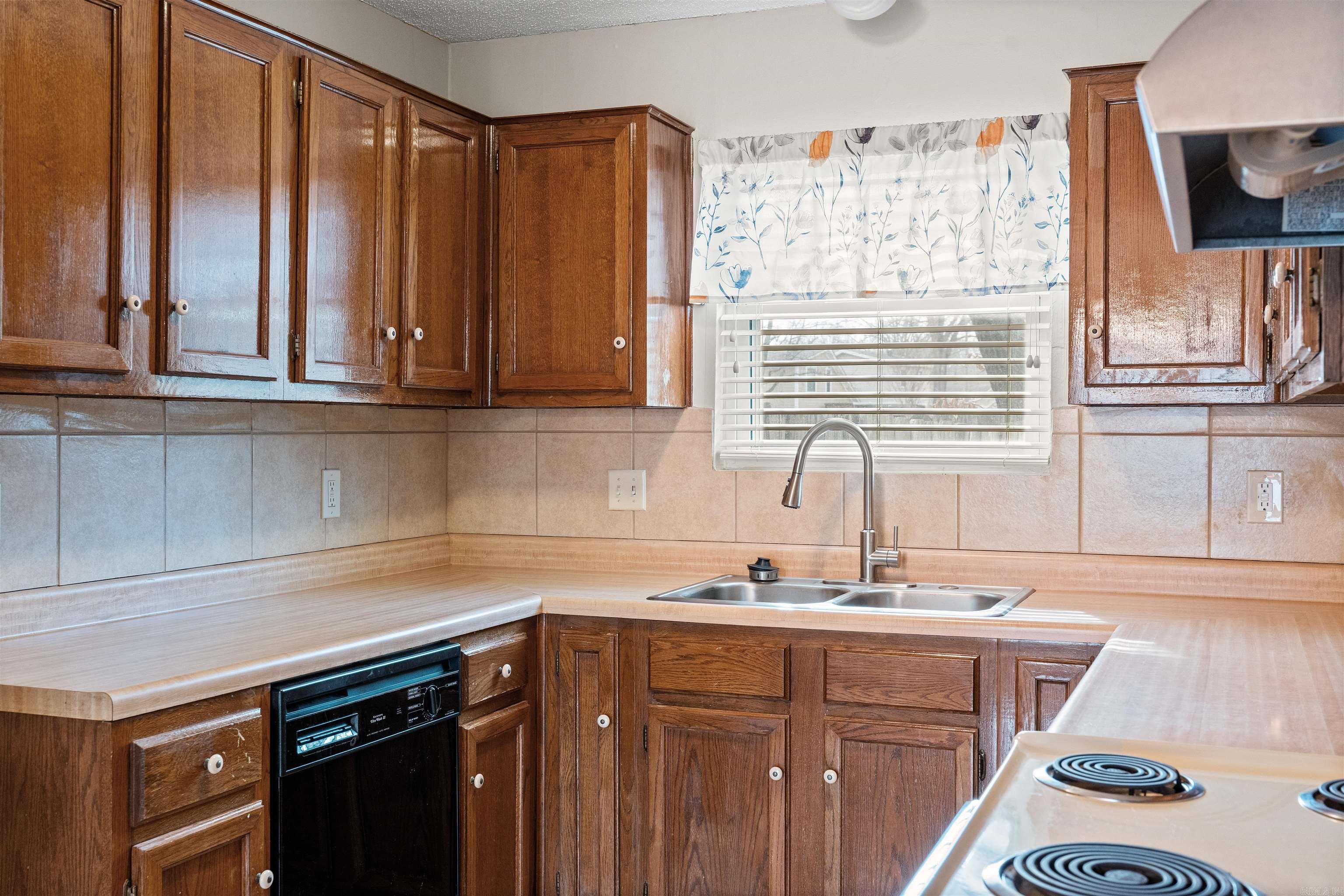 39 Pin Oak Loop Maumelle, AR 72113