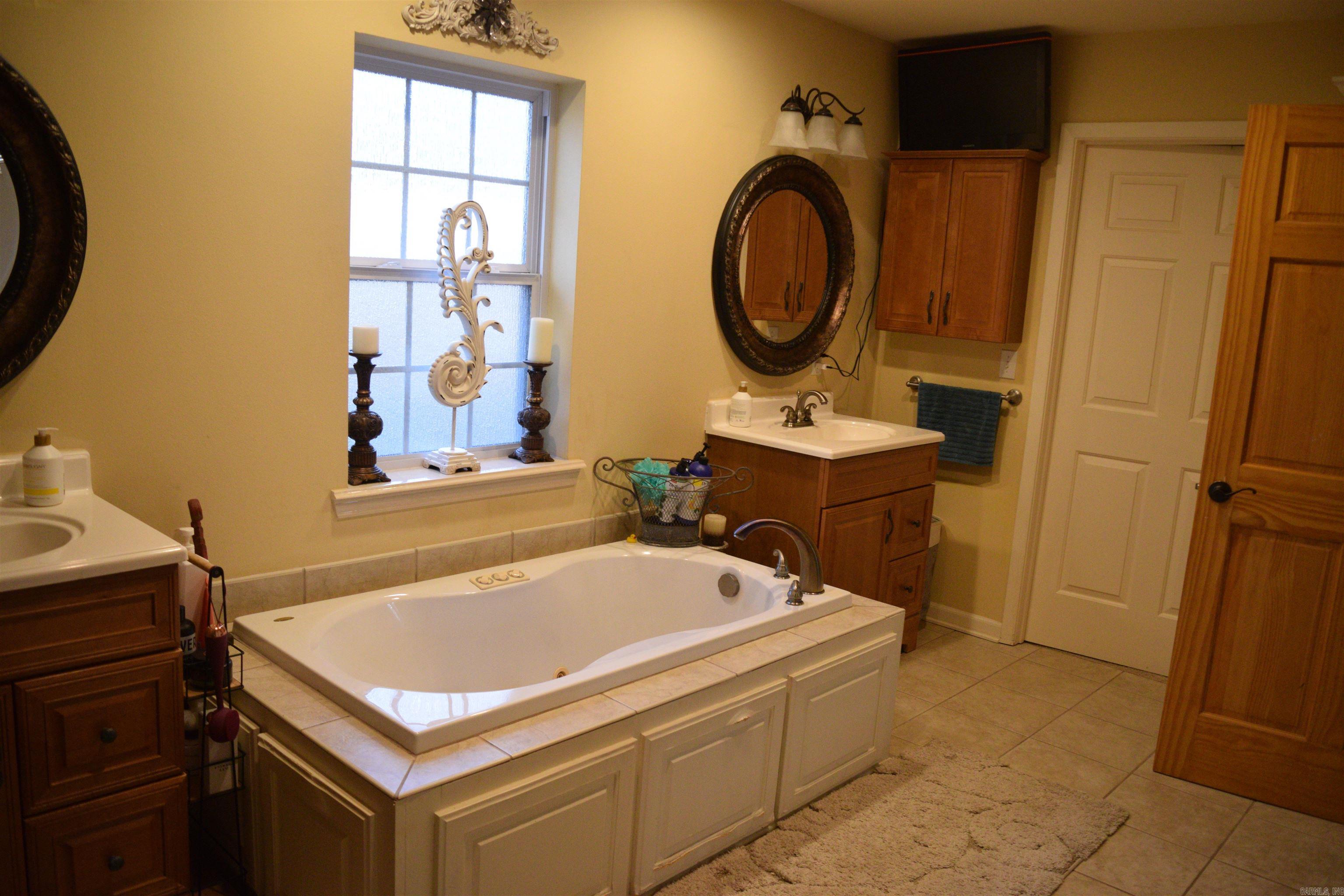 143 Rock Hill Rd  Fairfield Bay, AR