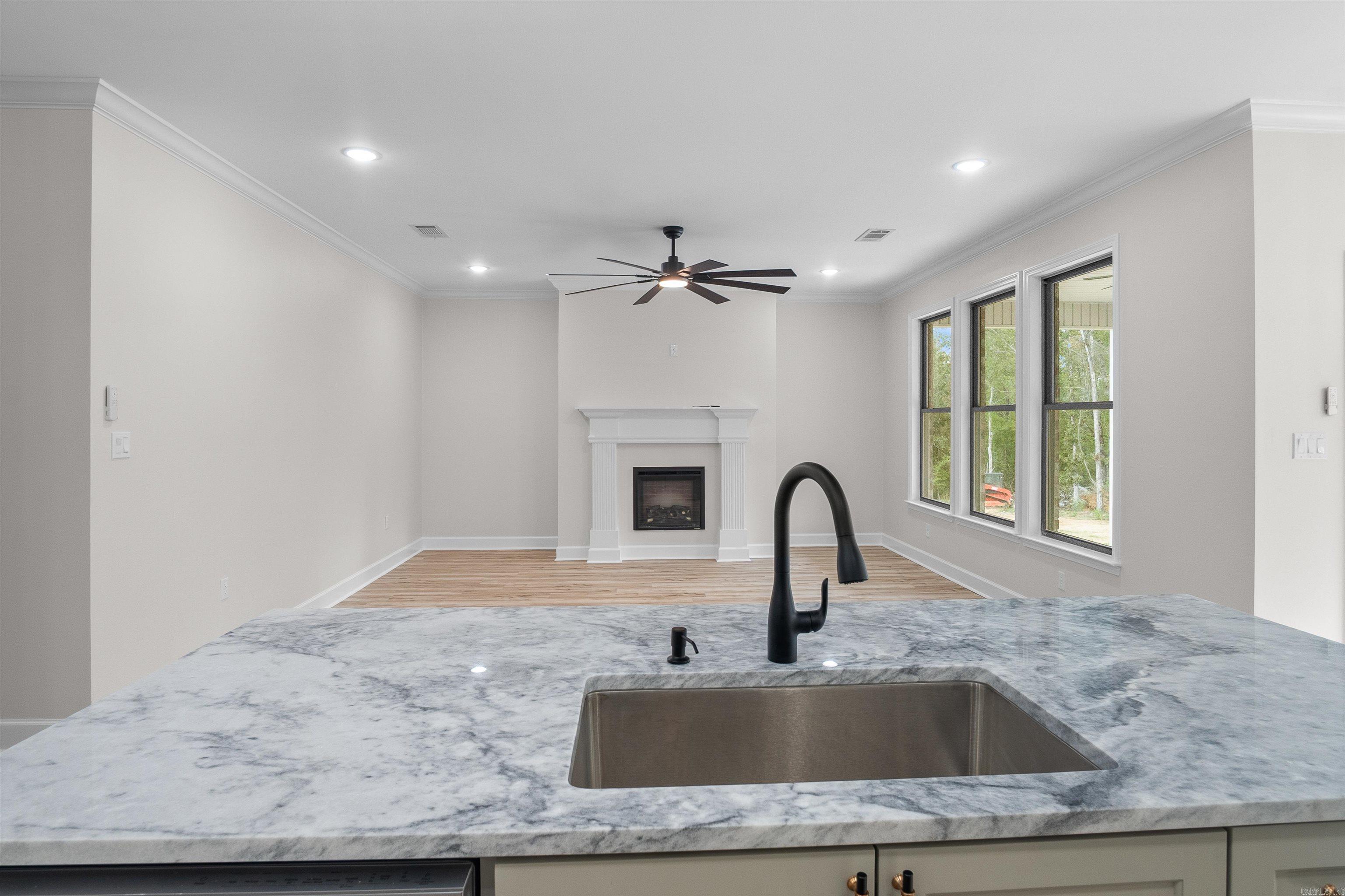 524 Madeleine  Austin, AR