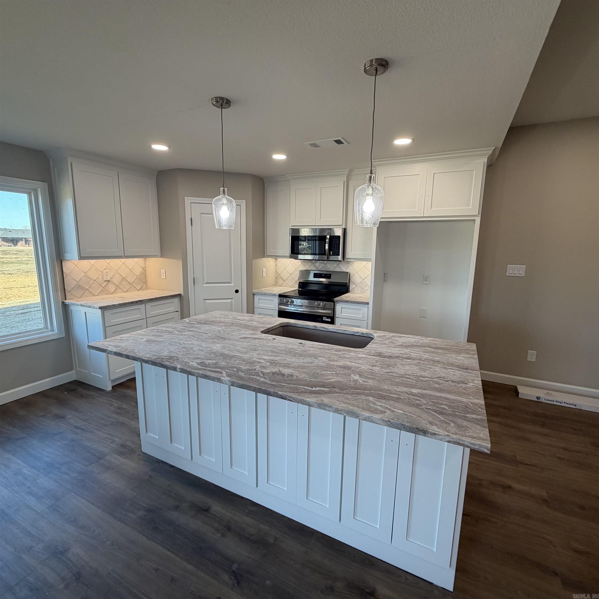 1117 Duke  Bauxite, AR