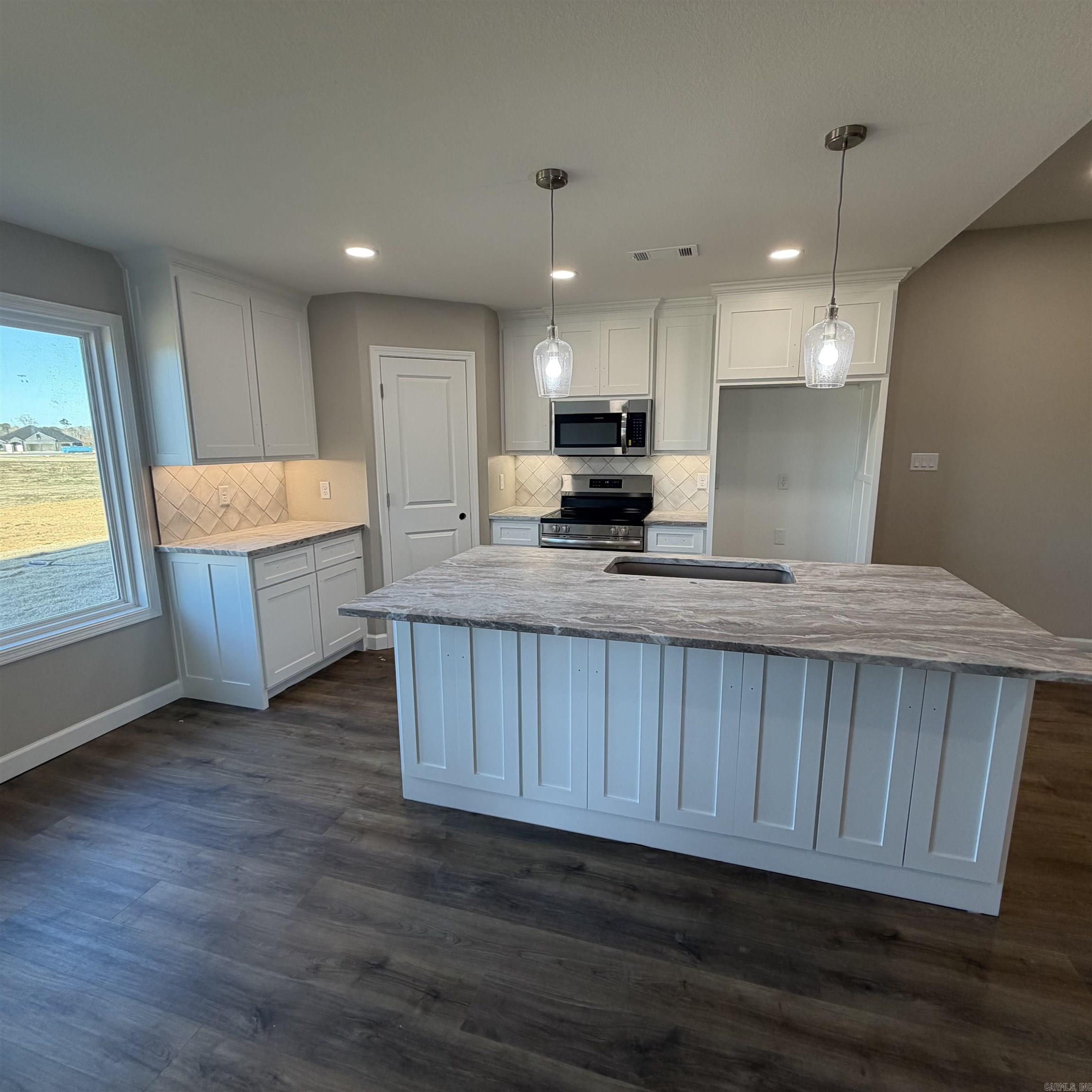 1117 Duke  Bauxite, AR