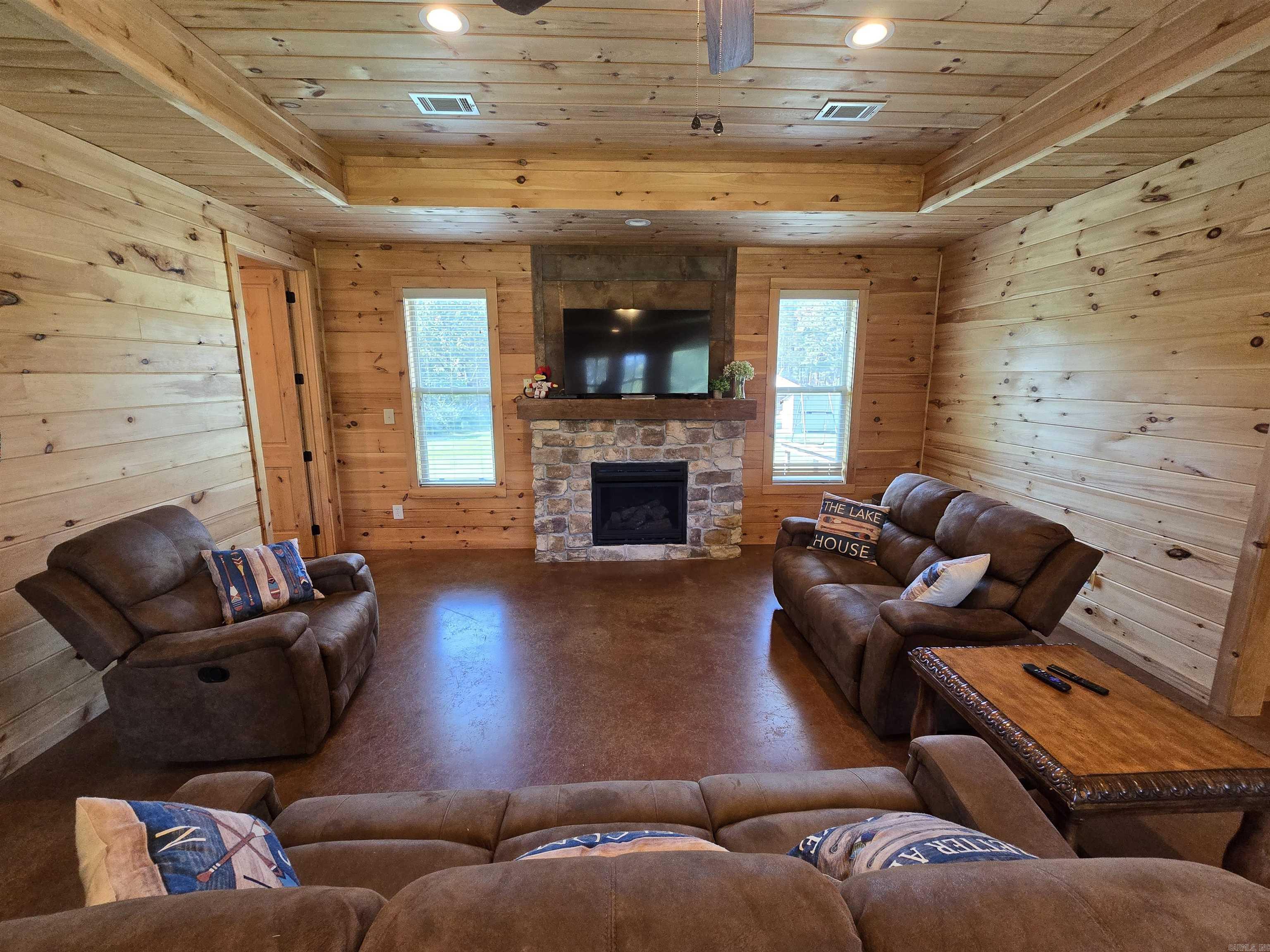 3193 Brownsville  Greers Ferry, AR