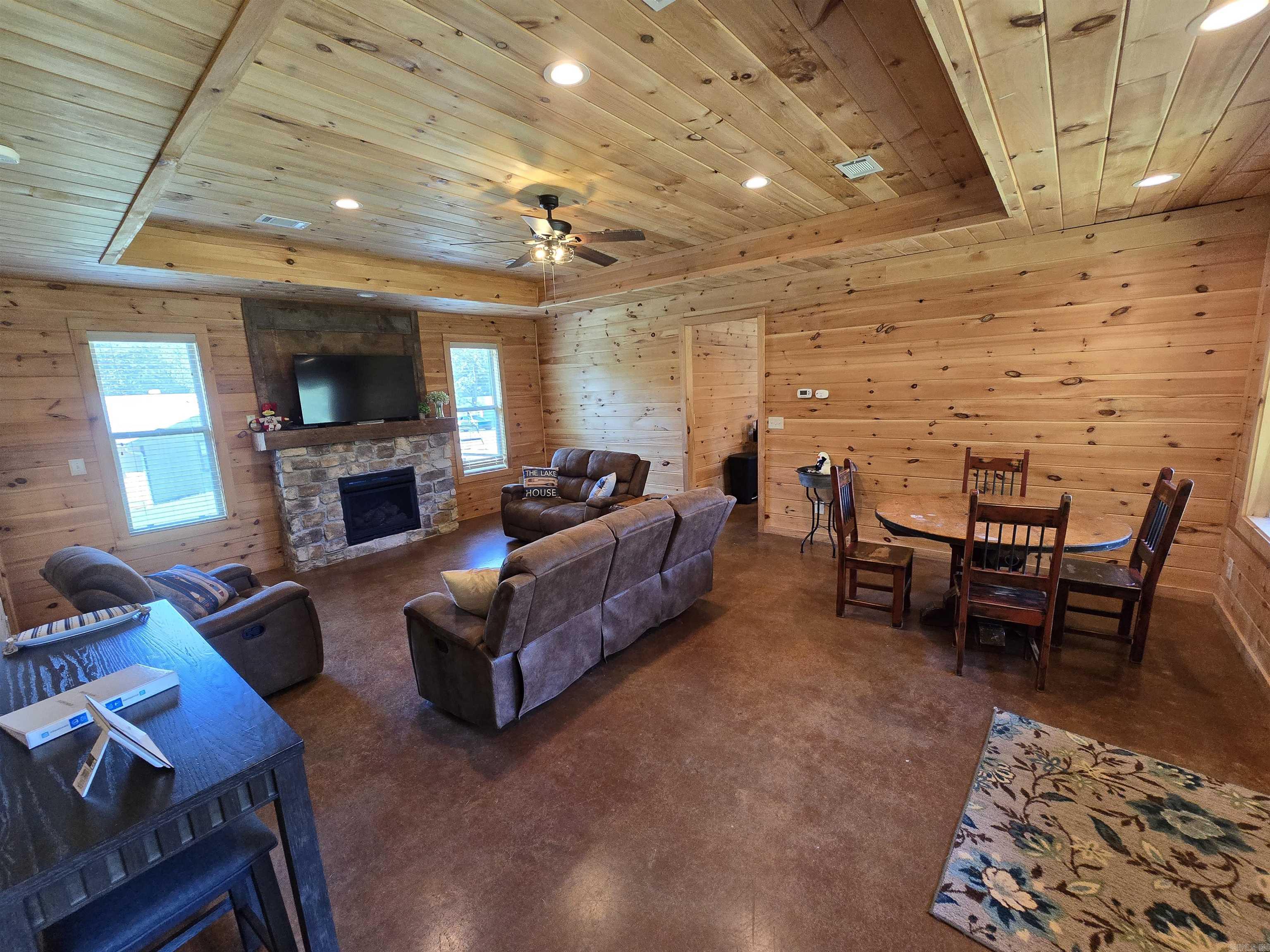 3193 Brownsville  Greers Ferry, AR