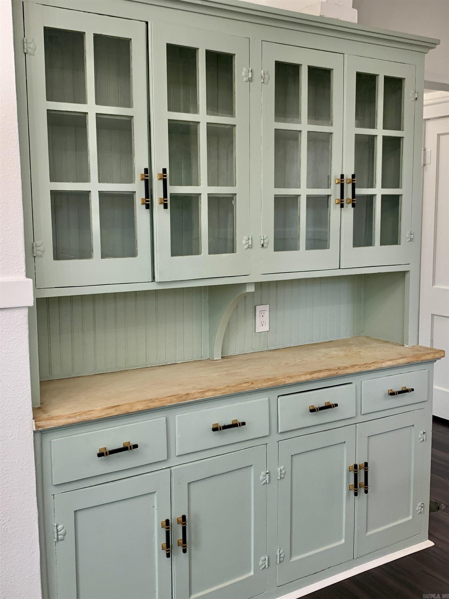 2411 W 16th  Little Rock, AR