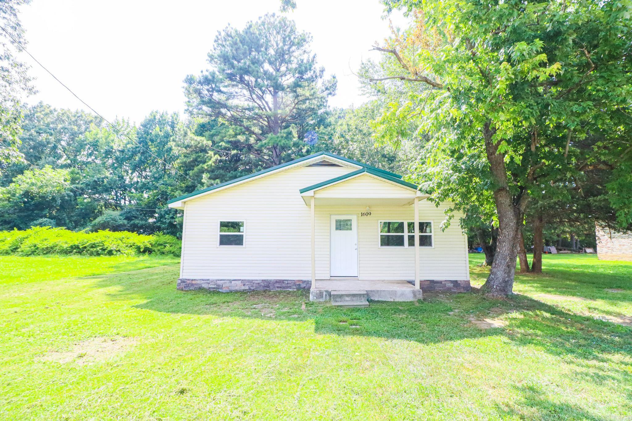 1609 Granger  Jonesboro, AR