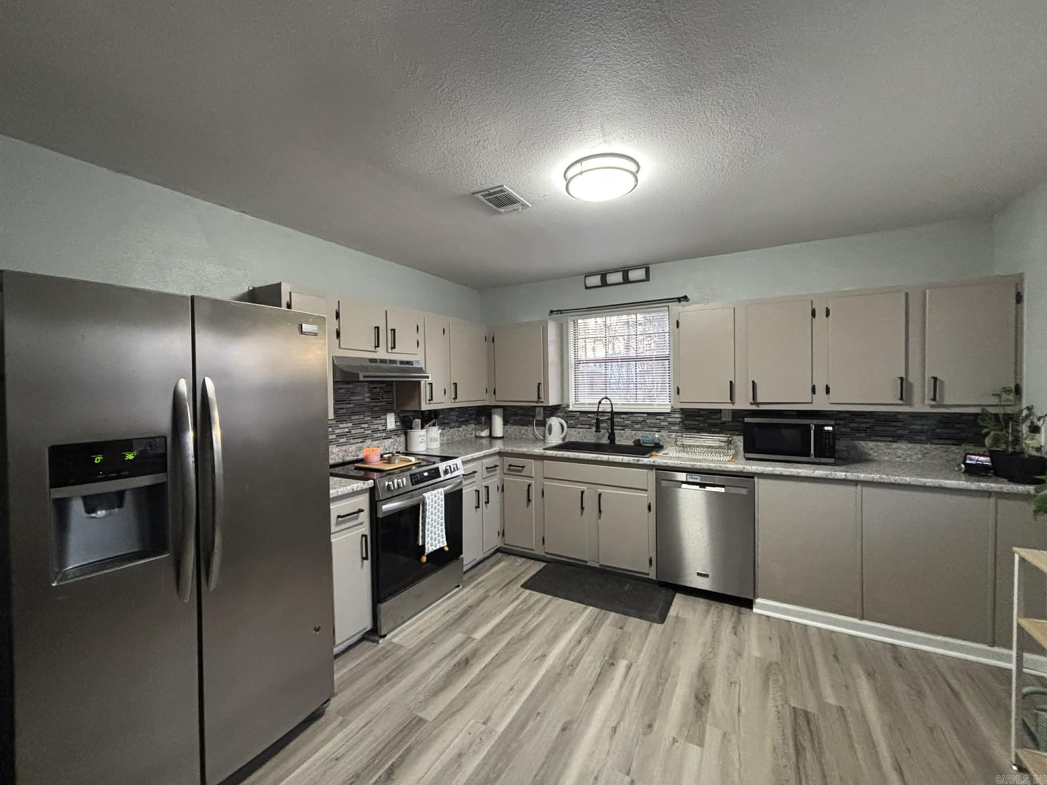 9 Snowden  Greenbrier, AR