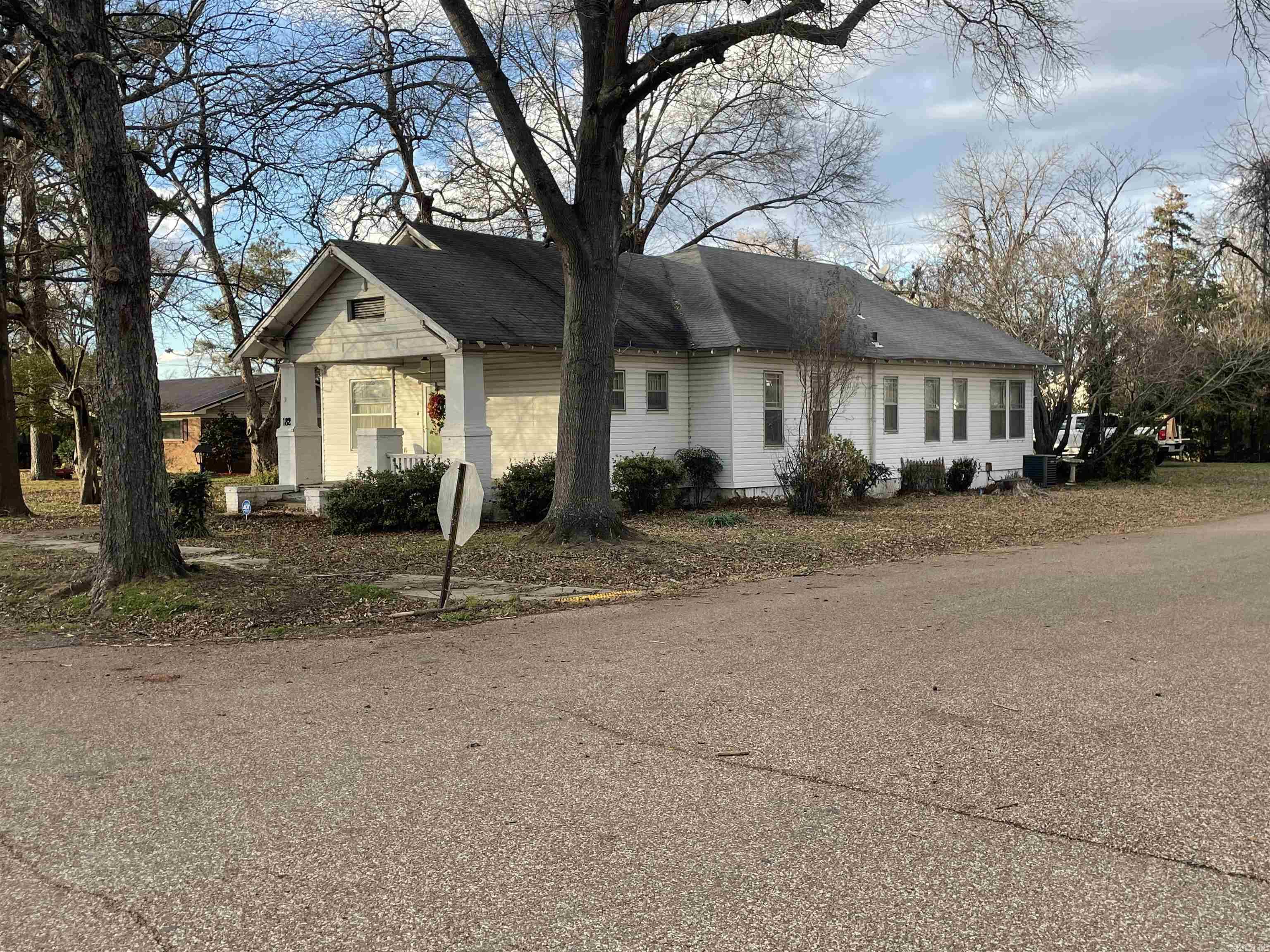 182 2nd  Holly Grove, AR