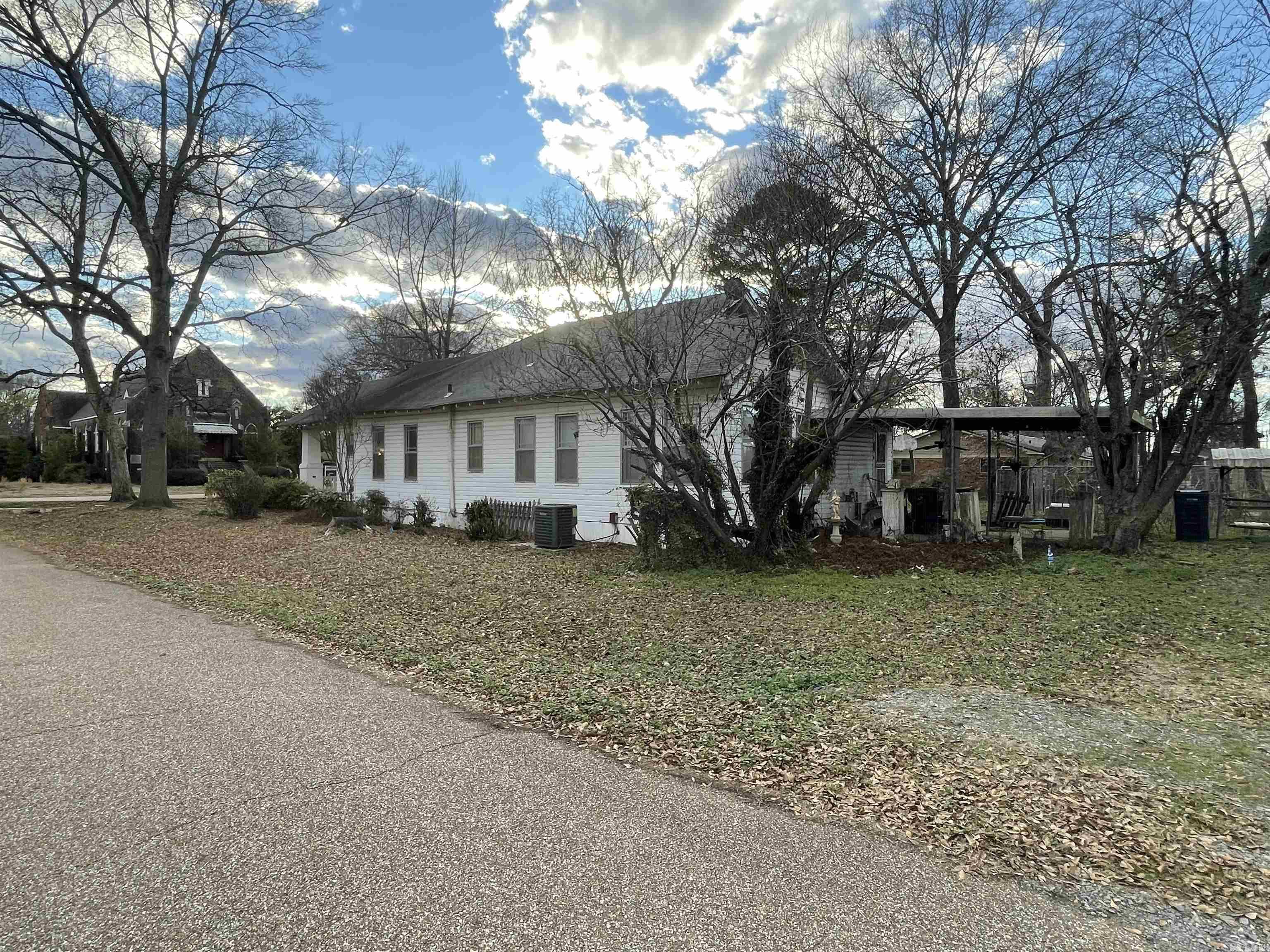 182 2nd  Holly Grove, AR