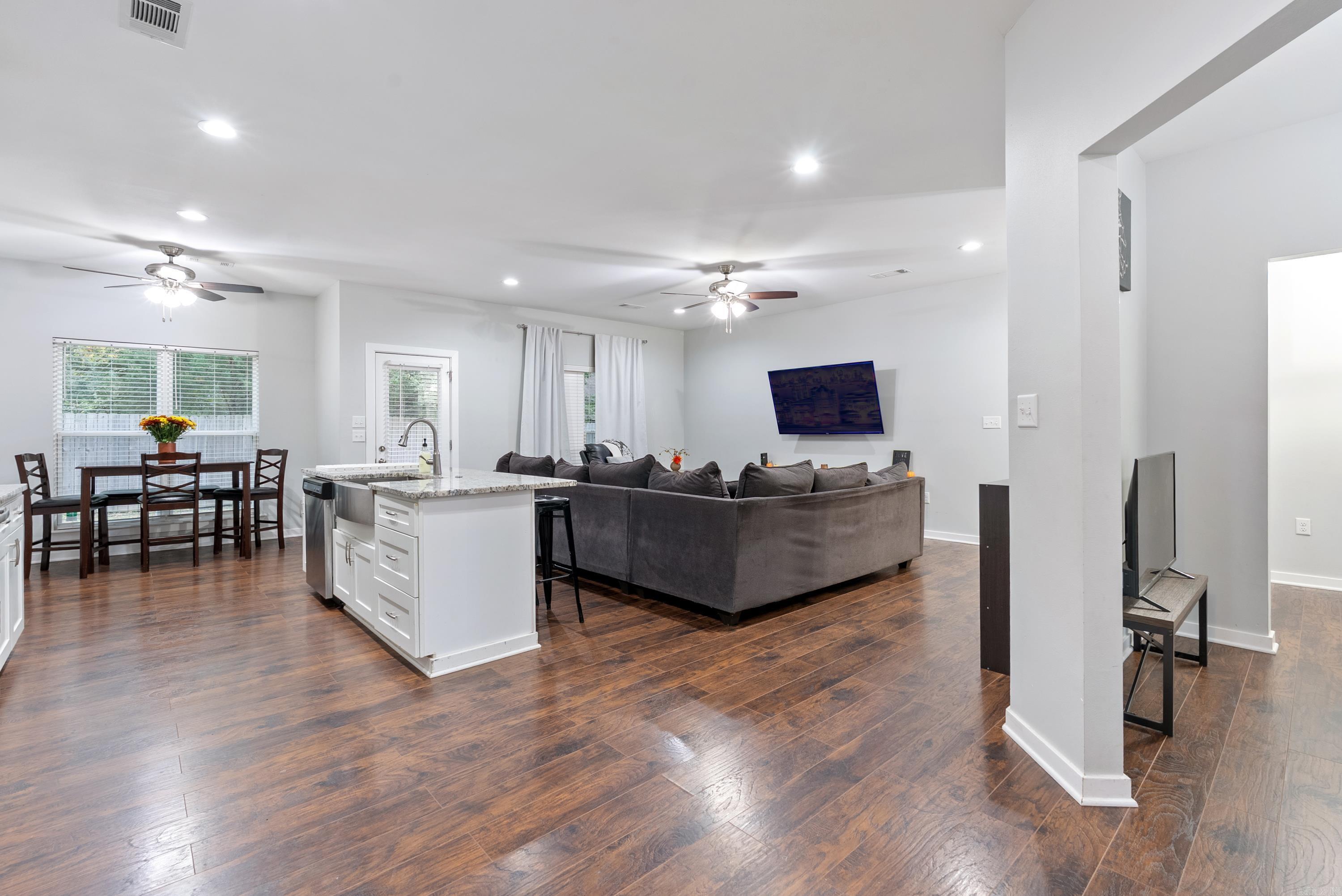 26 Canten  Greenbrier, AR